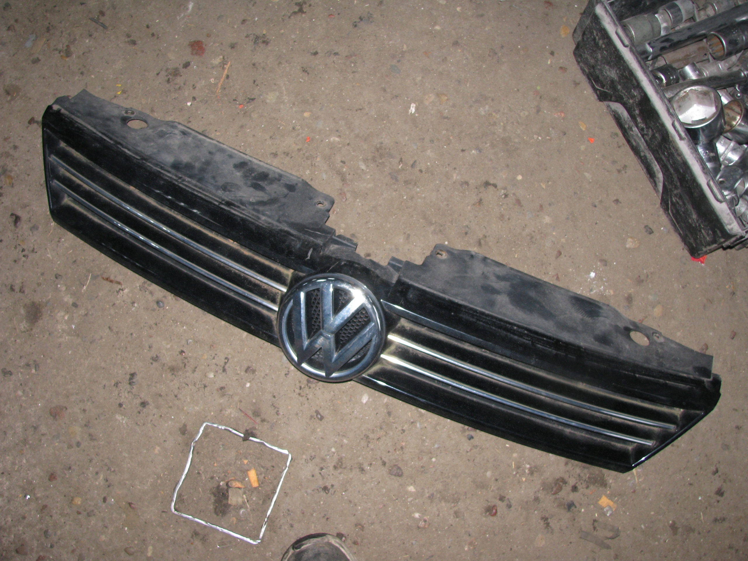 VW Jetta 5C6 Kühlergrill FRONTGRILL Kühlergitter 5C6853653 - Thumbnail 1