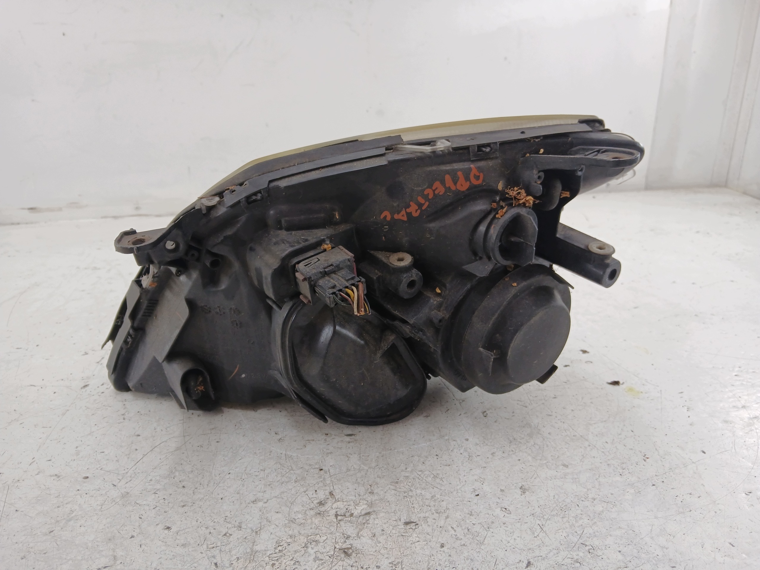 OPEL VECTRA C SIGNUM light right front CIEMNA