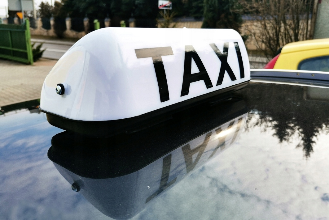 BEZPRZEWODOWA LAMPA KOGUT TAXI LED NA PILOTA MEGA Informacje dodatkowe żarówki w zestawie