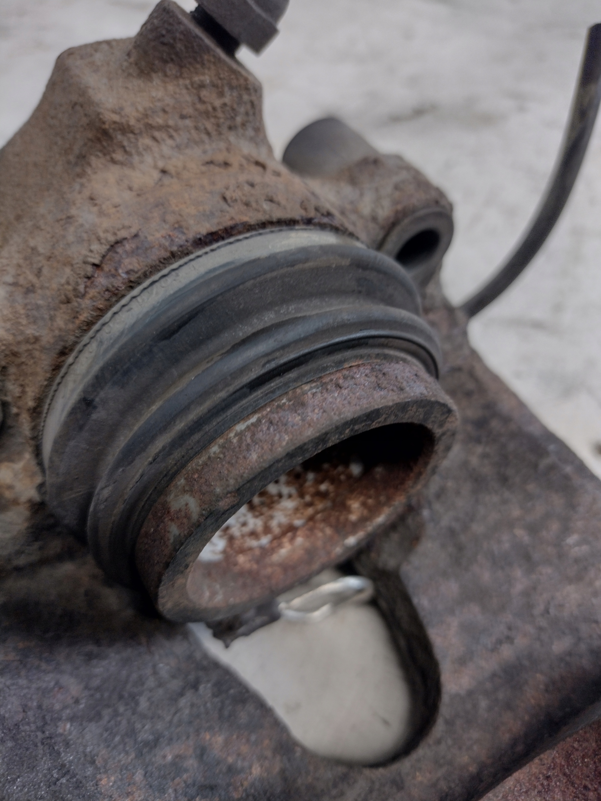 caliper brake right front Mercedes W210 2,0 compressor; 163KM