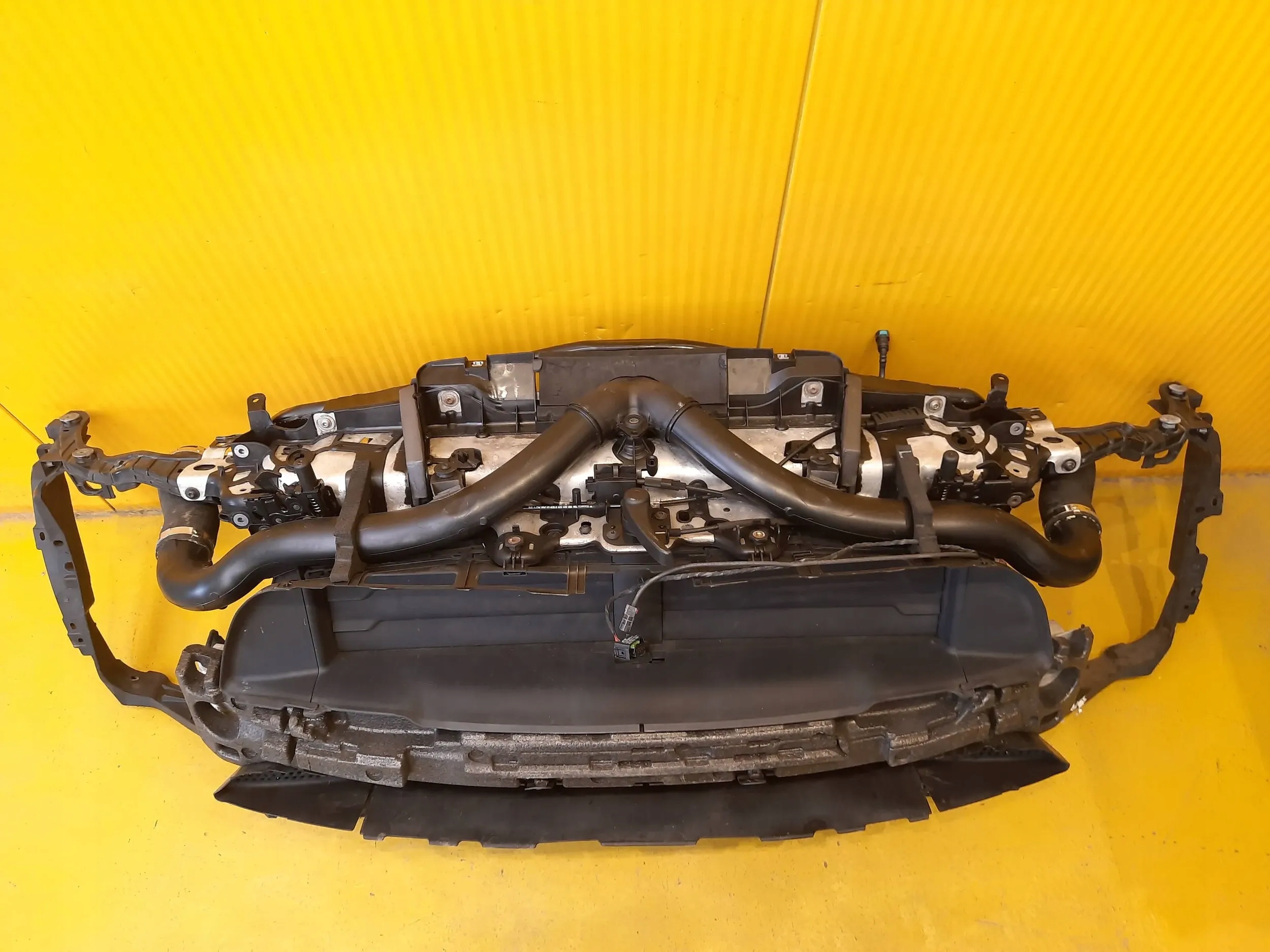 Porsche Macan 95B 3.0 V6 BENZYNA PAS PRZÓD CHŁODNICE