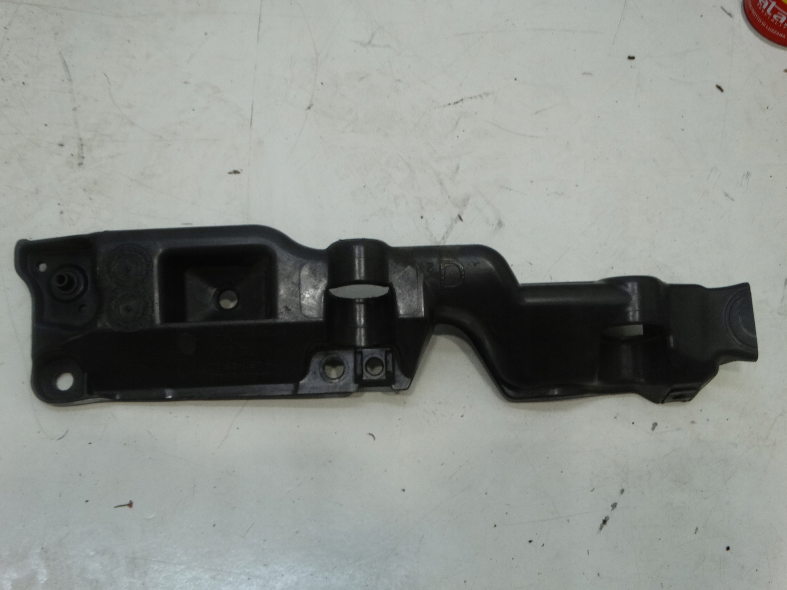Support Support plaque Droite Avant Aile RENAULT SCENIC III 631220010R