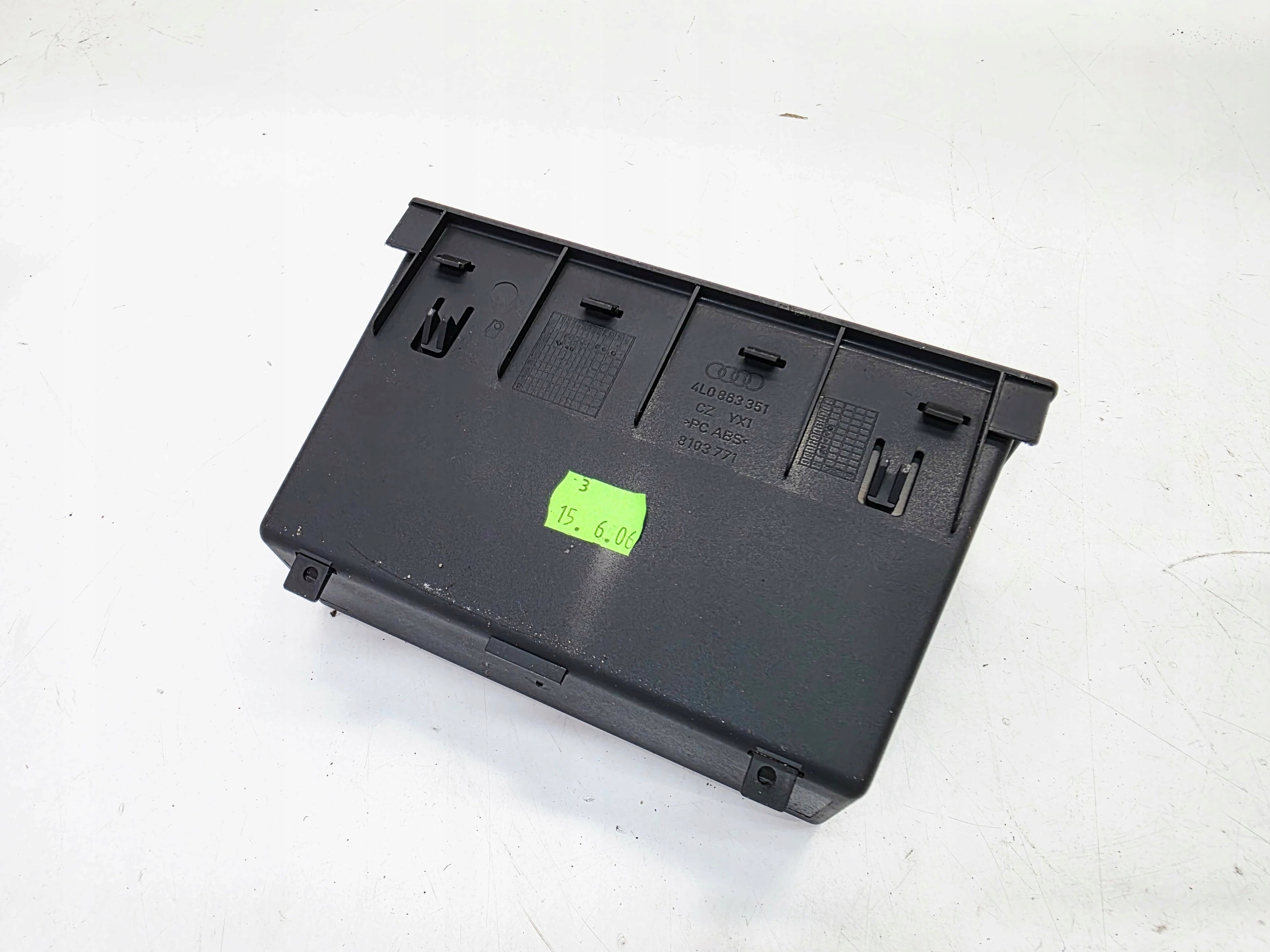 passenger compartment plato TUNELU AUDI Q7 4L 4L0863351