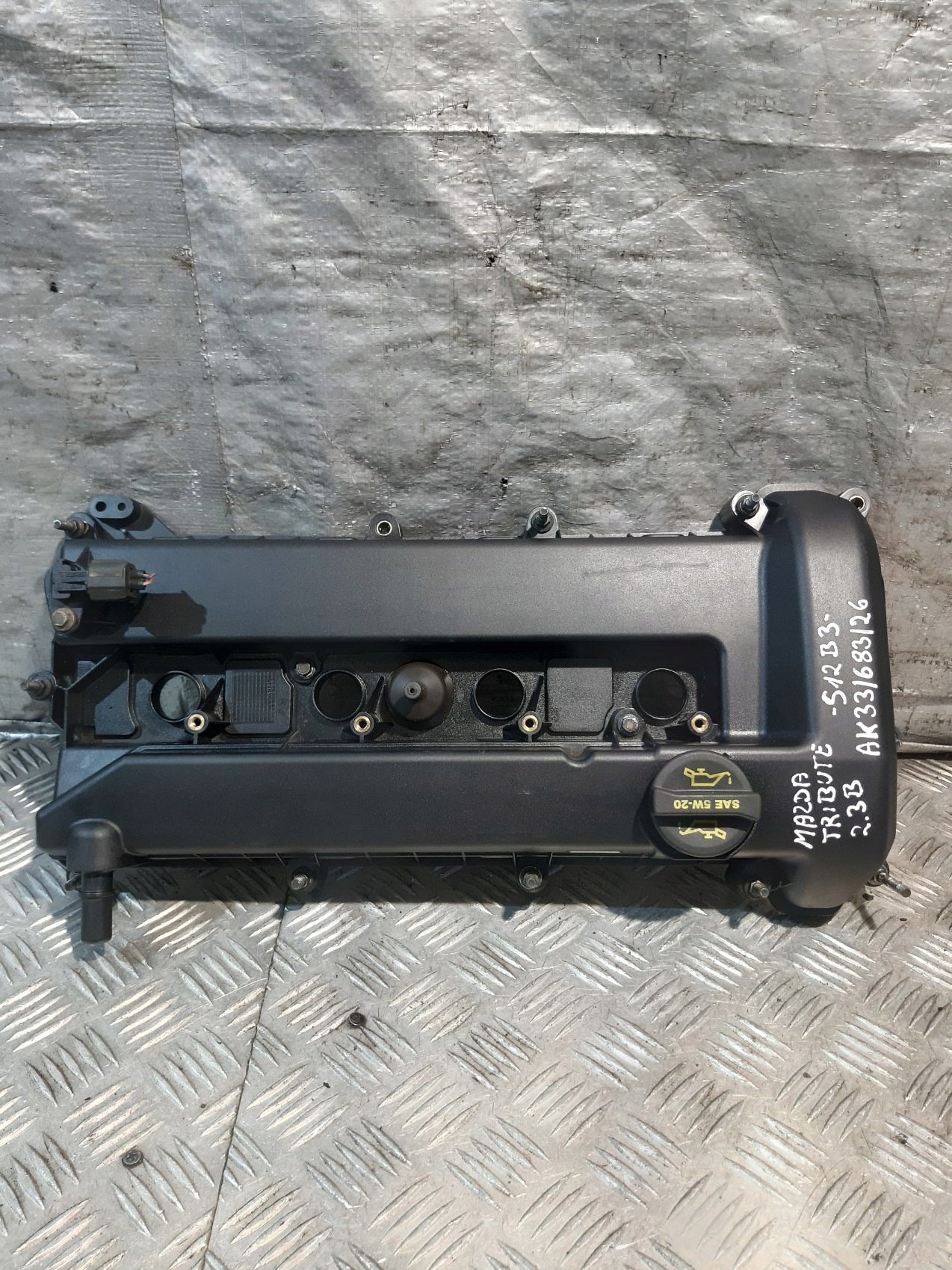 Mazda Tribute 2.3B Abdeckung der Ventile 4S4G-6K272-CB