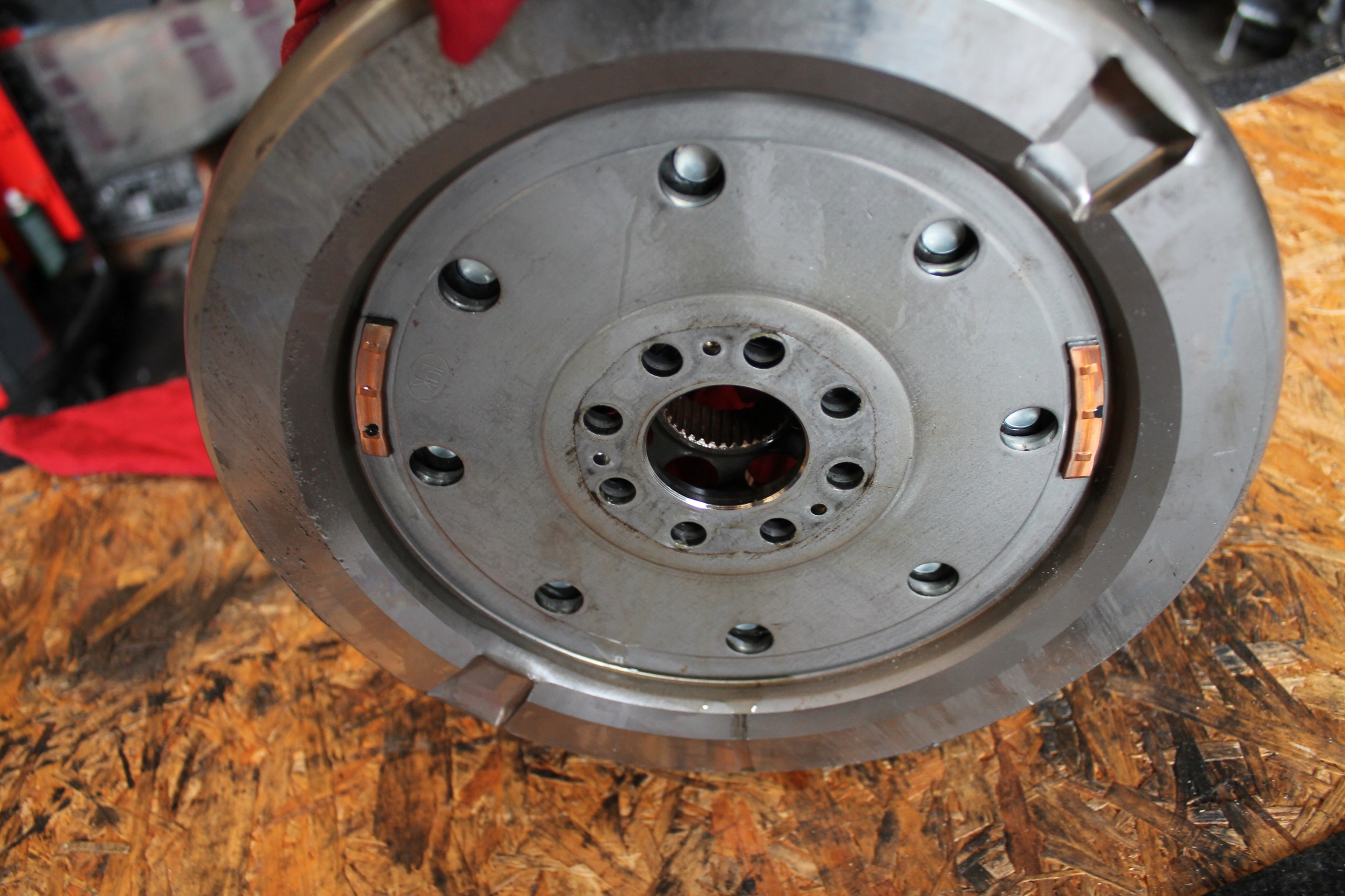 1573. dual mass flywheel VW SEAT 05L105266J