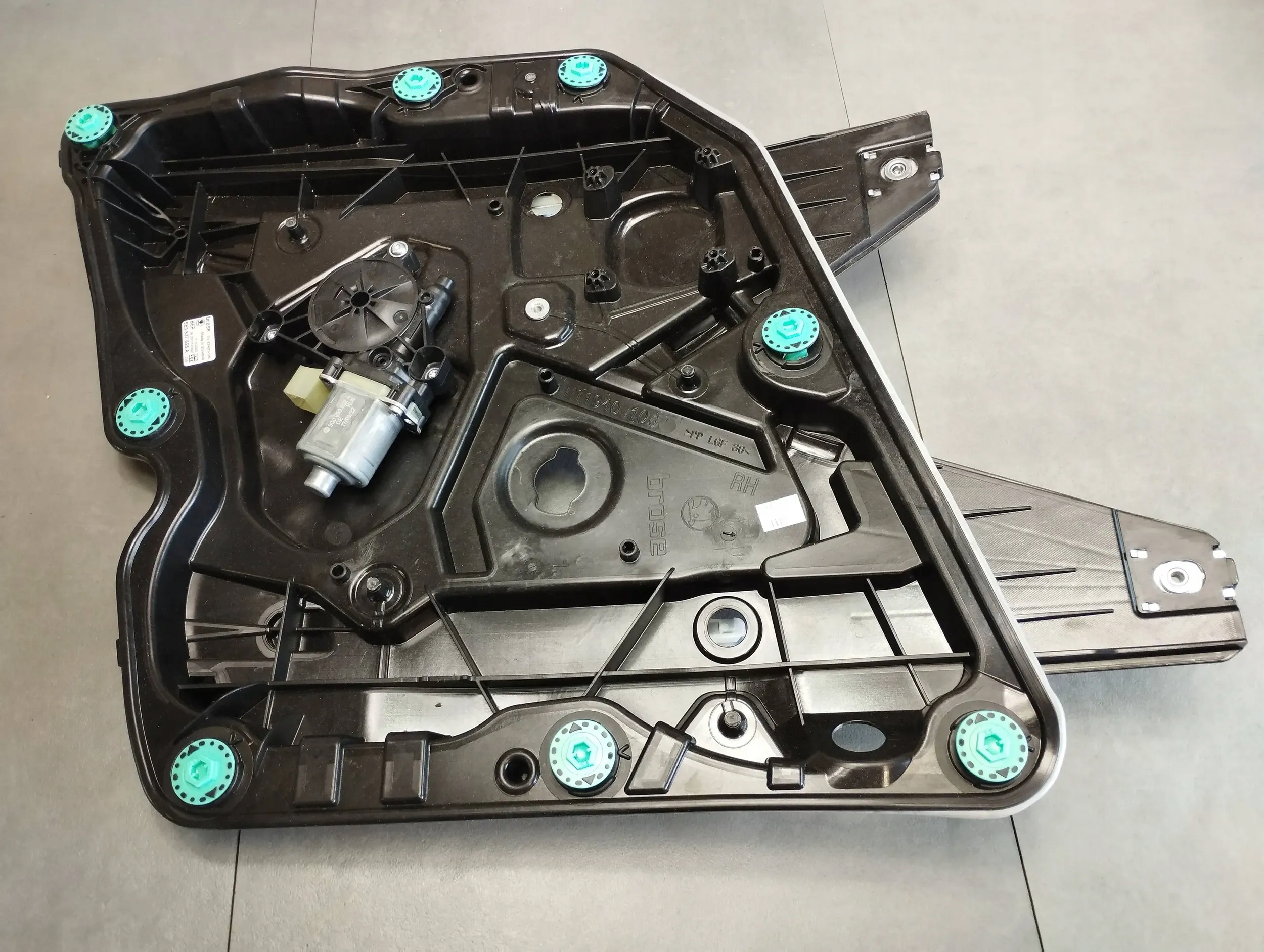 Skoda Octavia Mk4 MECHANIZM SZYBY PRAWY PRZÓD 5E3837656A