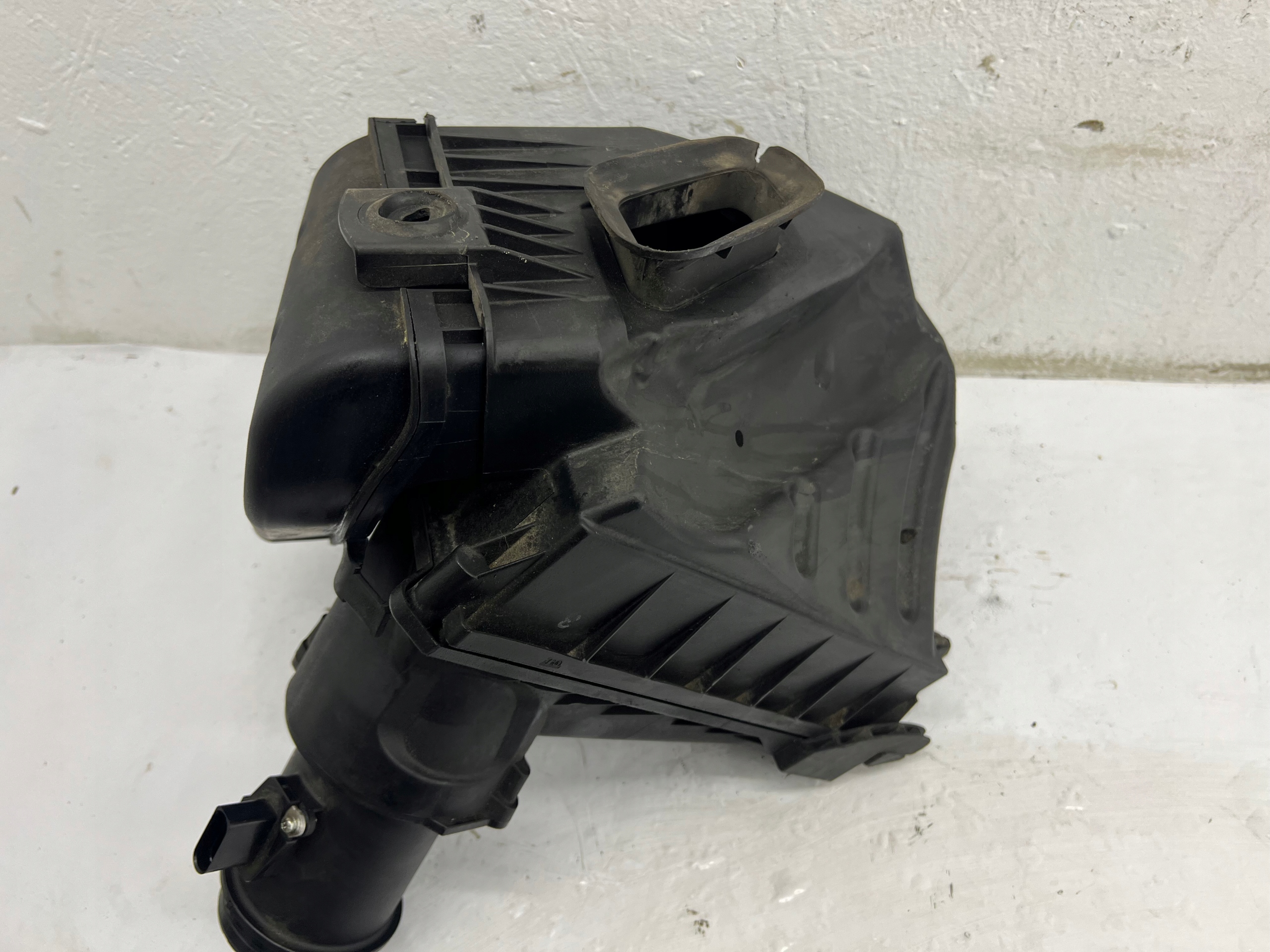 AUDI A4 B7 3.0 TDI ASB obal filtru vzduchový 059133835K