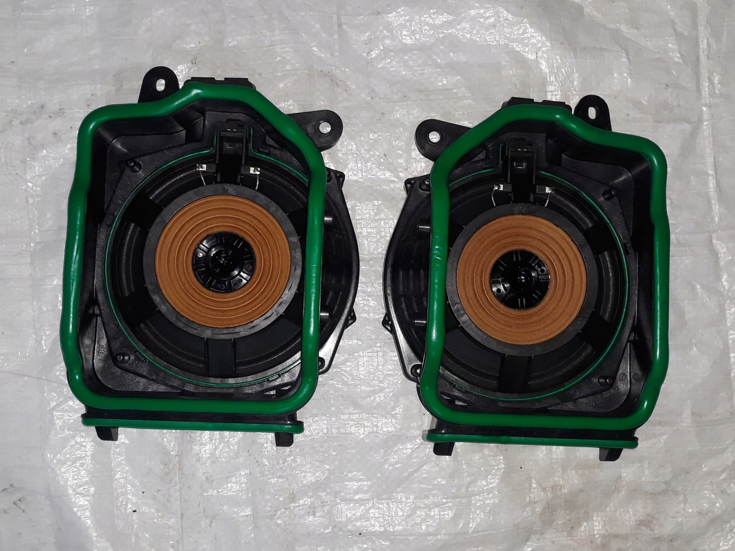 6800953 9354087 - BMW F90 G11 G12 G30 G31 G32 НЧ-динамик