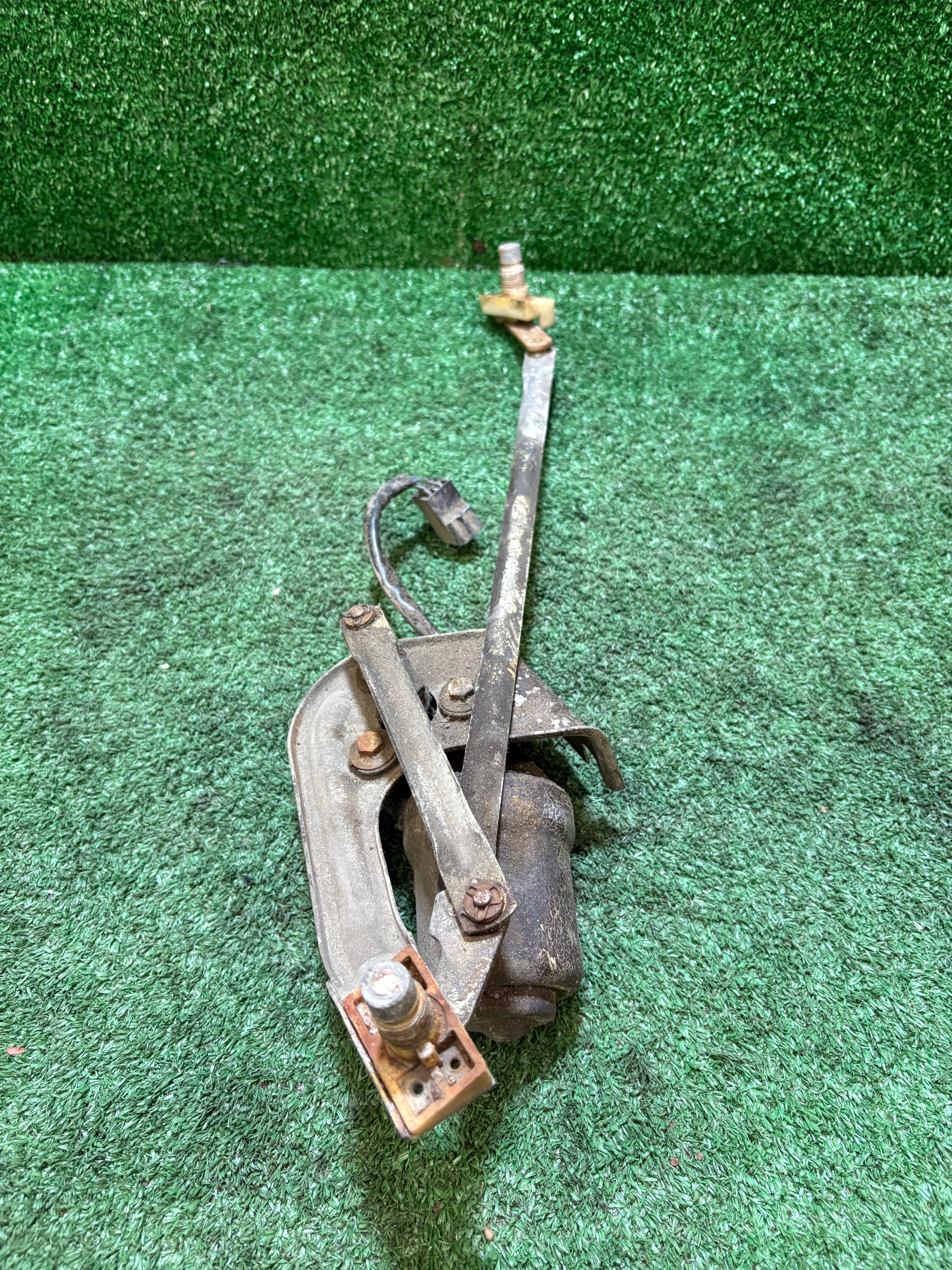 wiper mechanism front FIAT 126 P