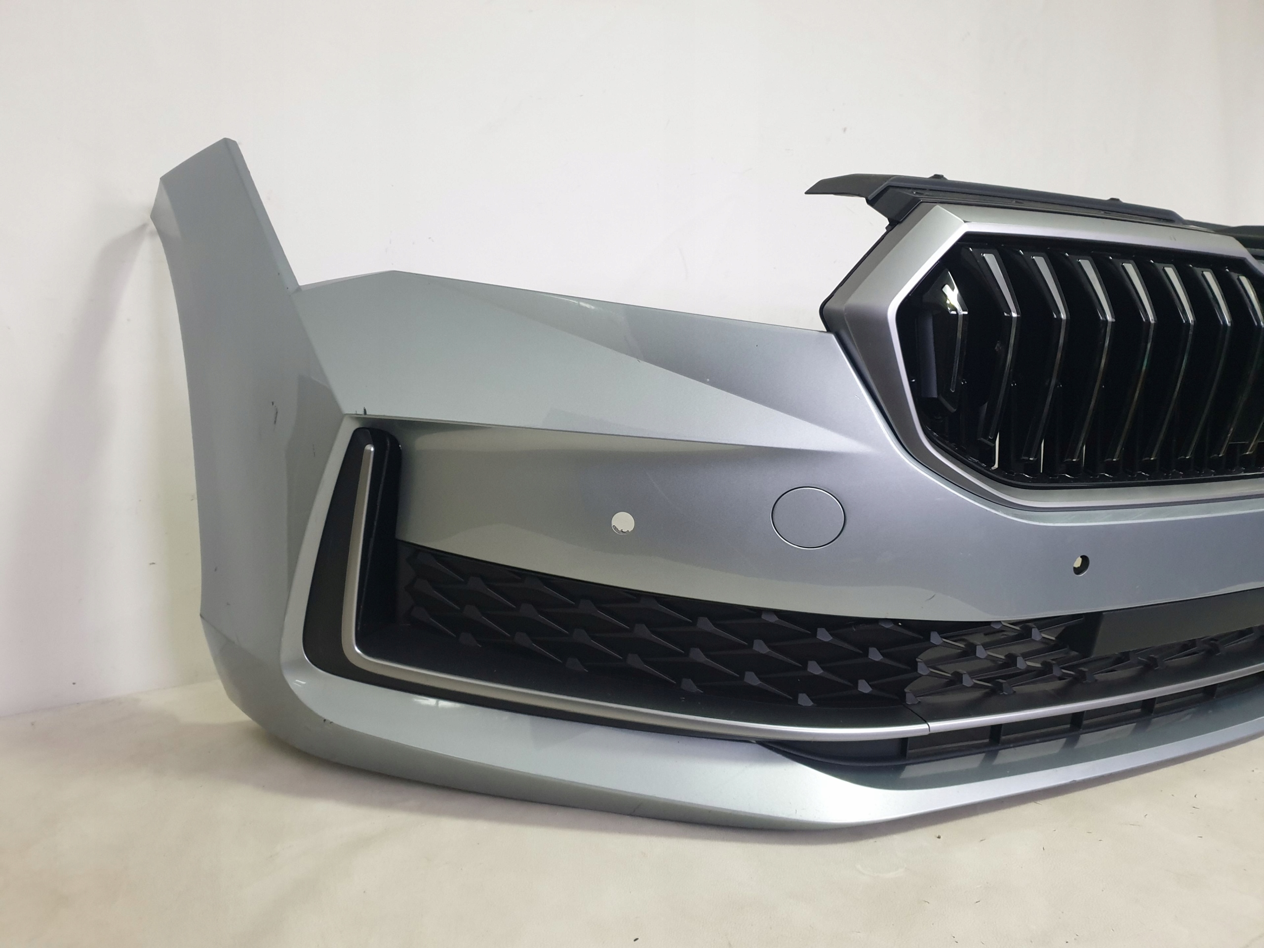 SKODA SUPERB IV 3P0 23-> bumper front front 4 x PDC cover 3P0807221