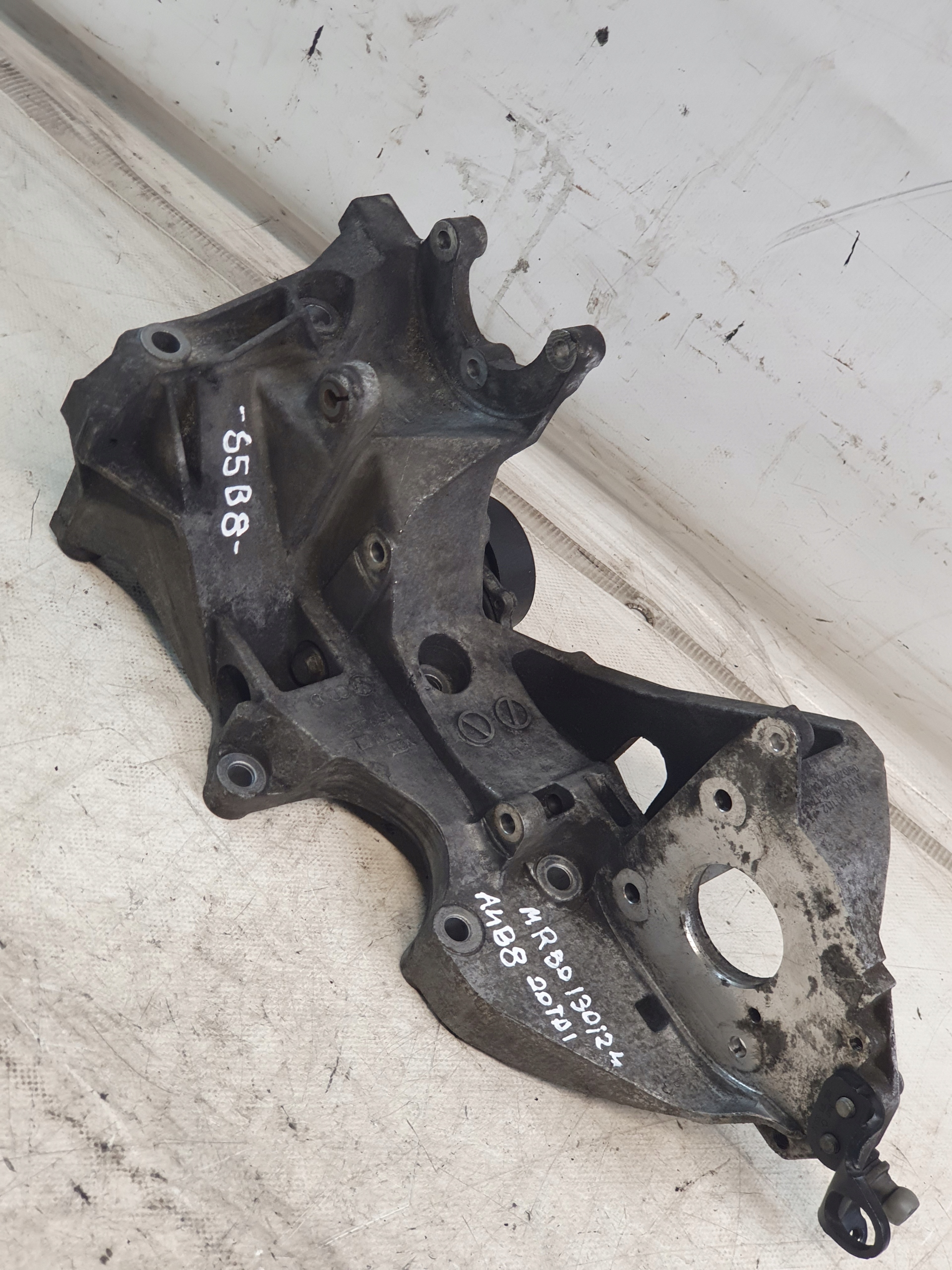holder alternator AUDI A4 B8 2.0TDI