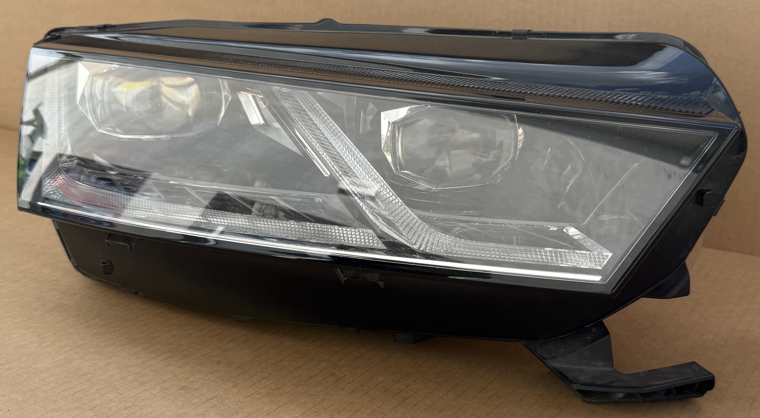 light SKODA OCTAVIA 4 IV 5E4941016A right original as new