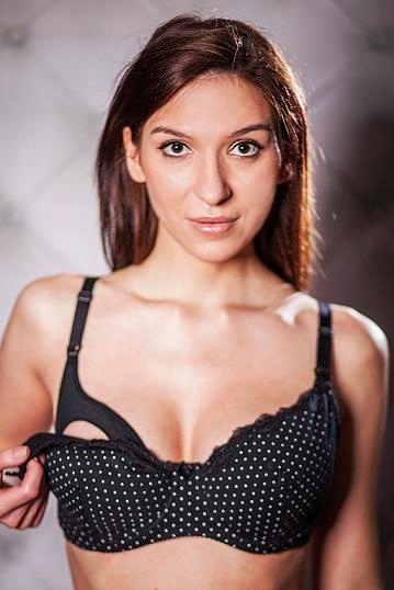 85F BIUSTONOSZ DO KARMIENIA Z FISZBINĄ BAWEŁNA CZARNY W KROPKI Marka DHCHIC