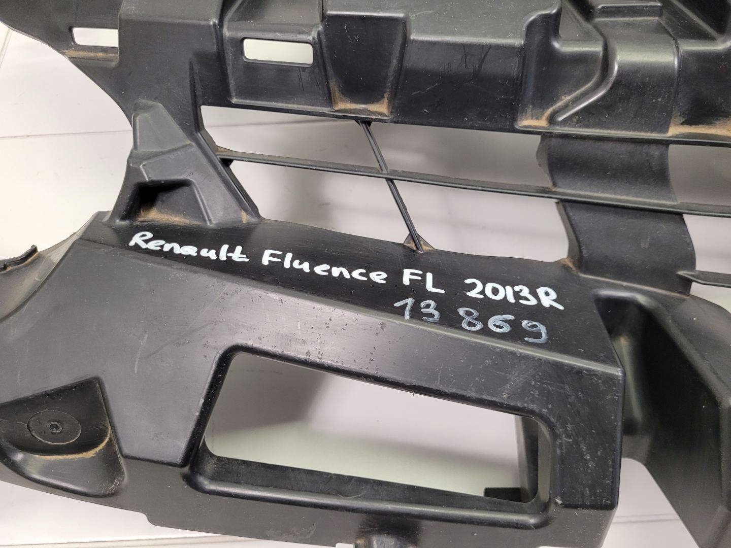 sider pillar of a bumper front upper Renault Fluence facelift 2015