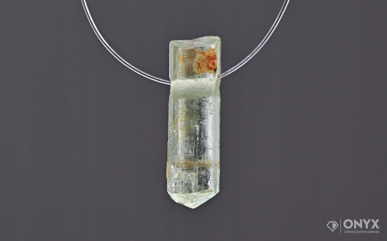 Akvamarín provrtaný přírodní křišťál 11x4 mm