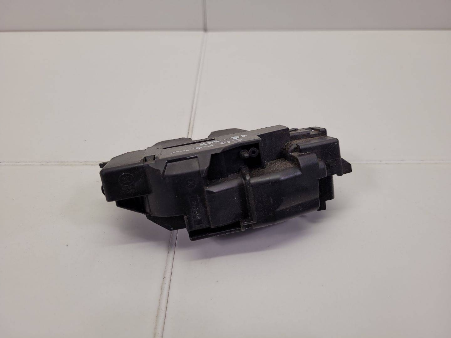 lock bonnet boot Renault Captur 2016 905039428R