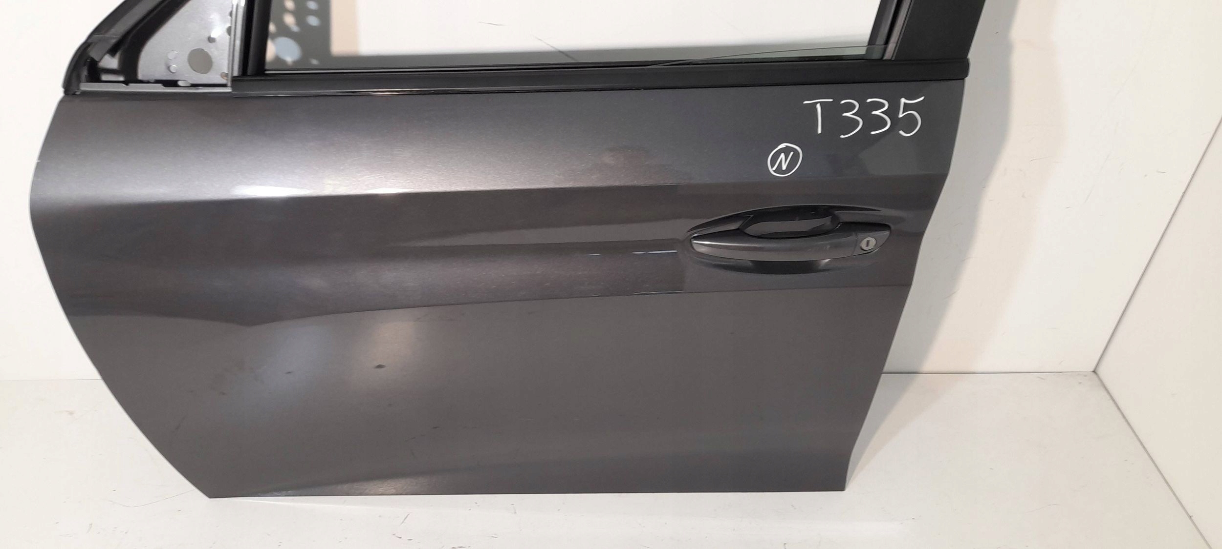 Peugeot 208 II Tür vorne T335