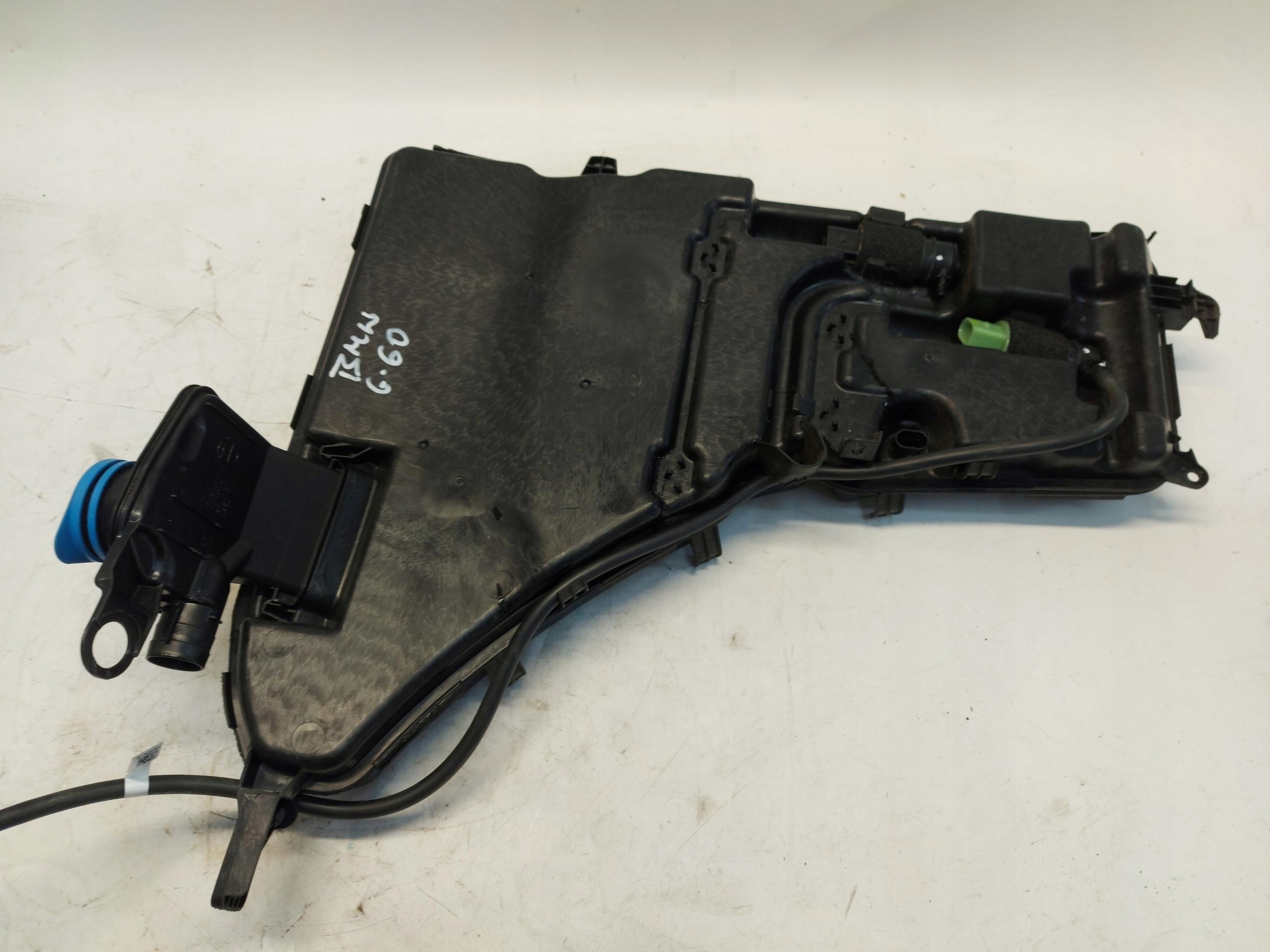 BMW 5 G60 Behälter Spritzdüse 7011096