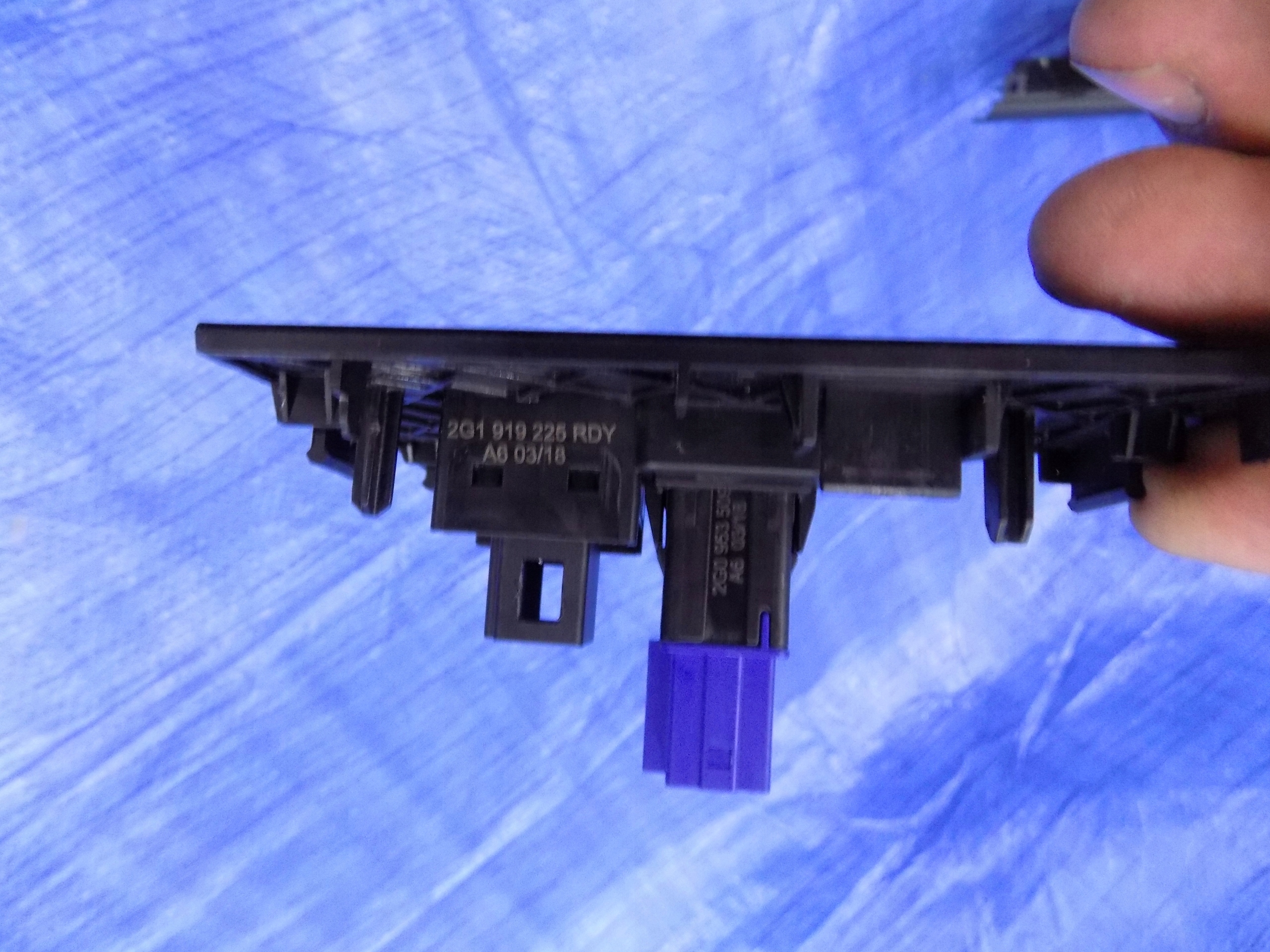 switch of warning lights PANEL VW POLO 2G 1,0B 17
