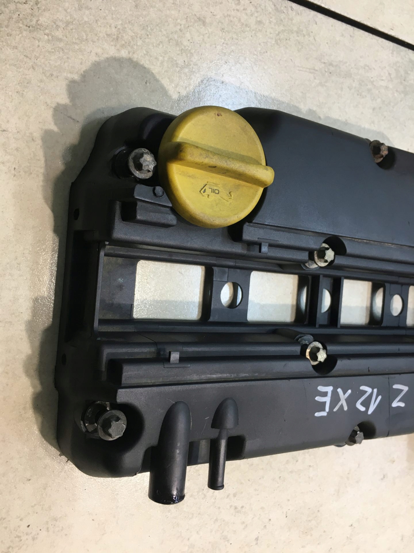 Abdeckung der Ventile OPEL CORSA C 1.2 16V 24403787