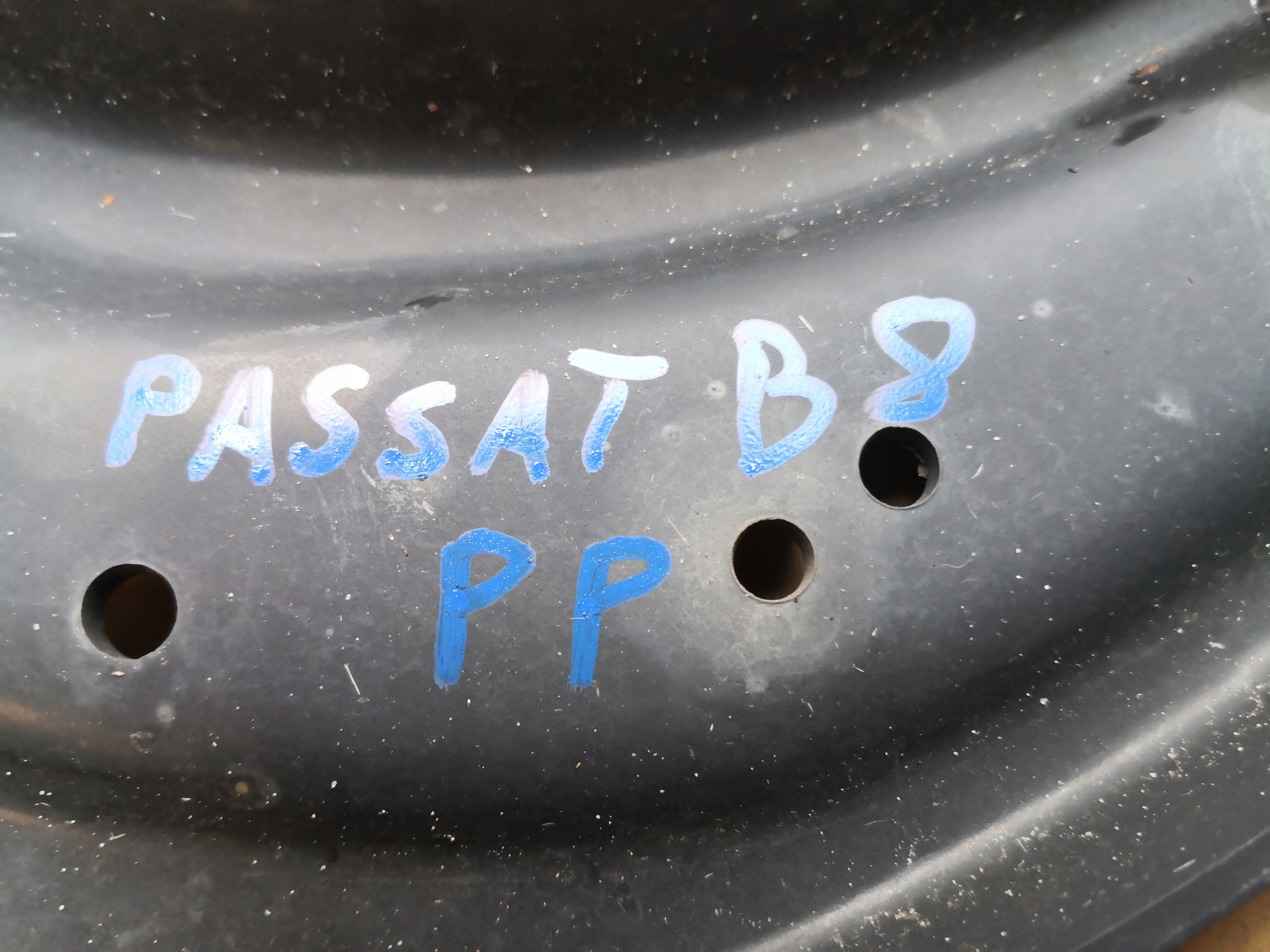 arm right front VW PASSAT B8 3Q0407154D