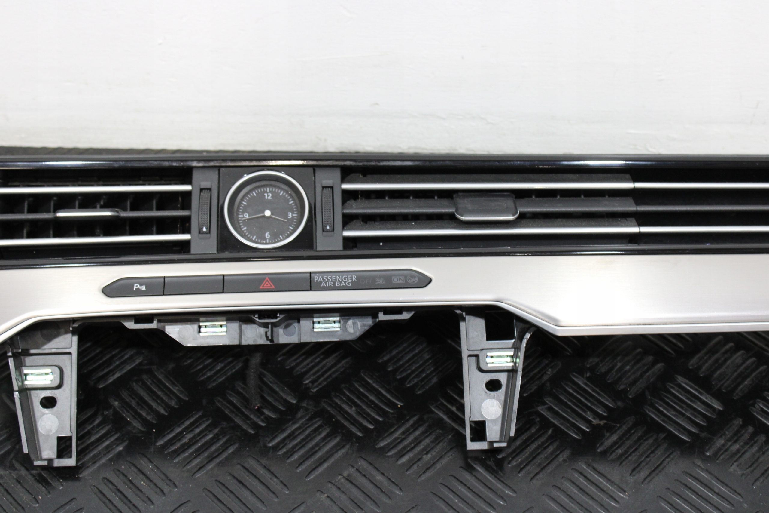 Moulage DEKORY NAWIEWY Console VW PASSAT B8 3G0 3G9