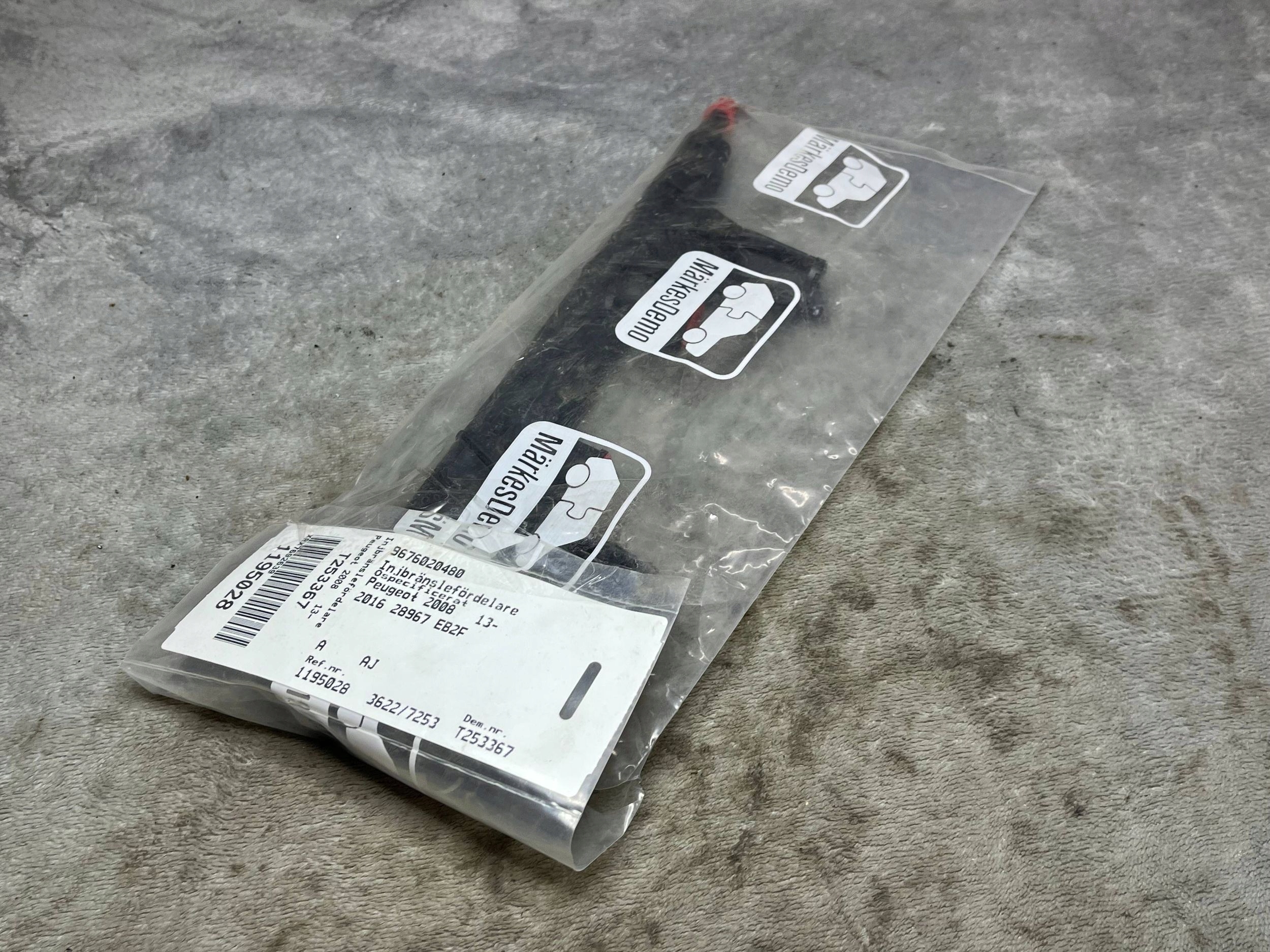 Rampe injection PEUGEOT 208 9676020480 !J