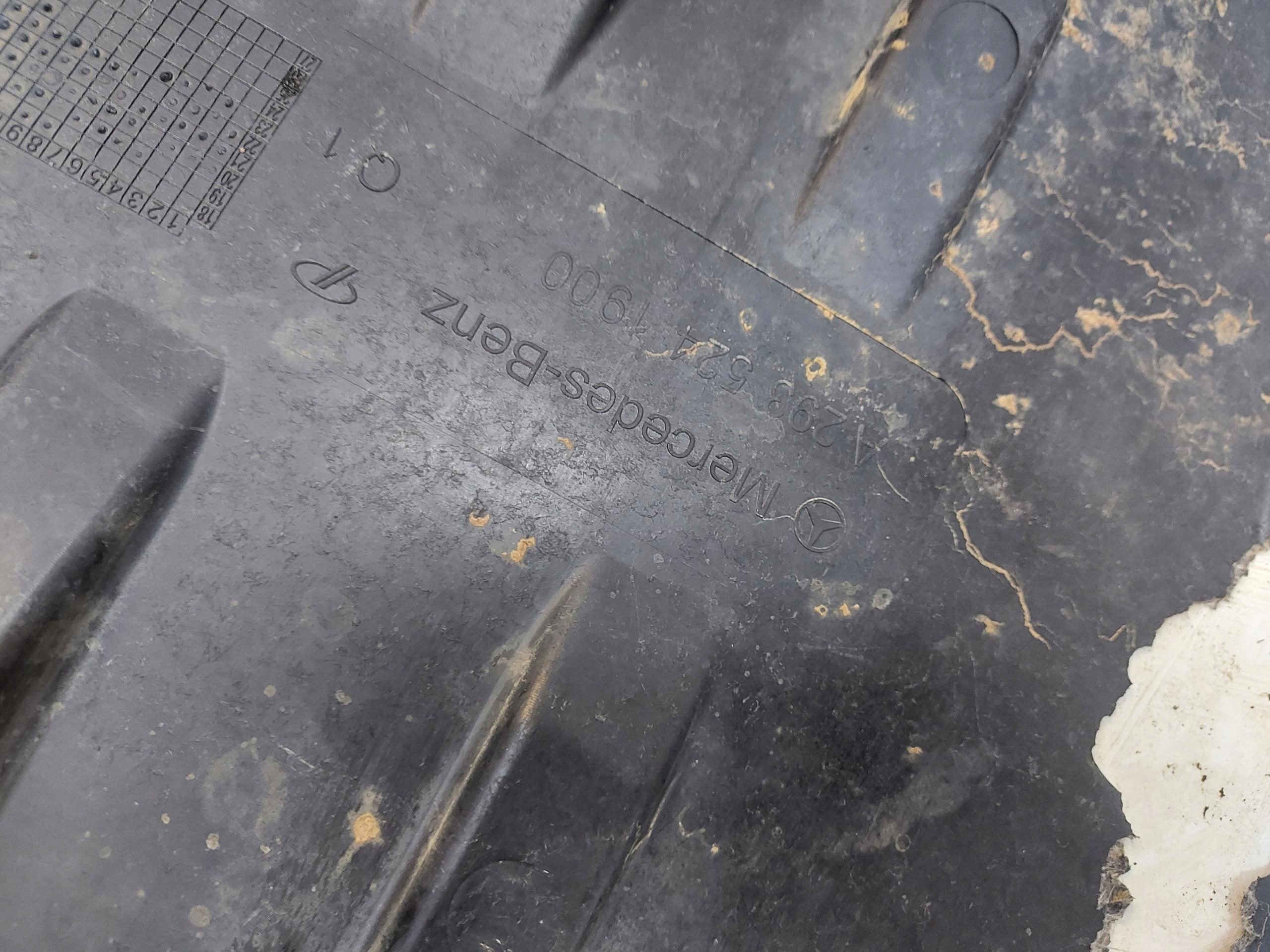 Mercedes EQC 400 W293 cover cover below engine A2935241900