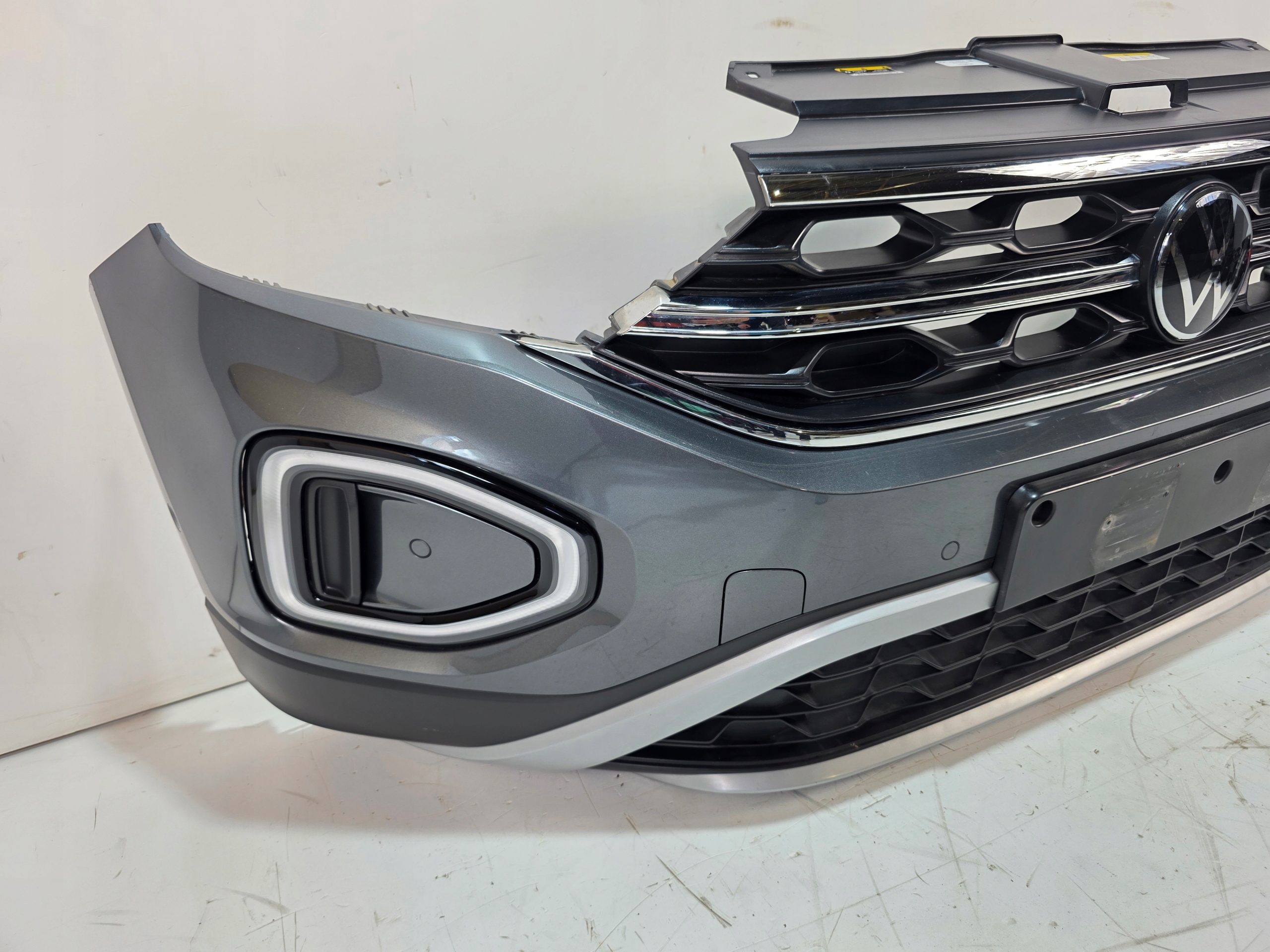 front bumper VW T-ROC 2GA LIFT 6XPDC LED LR7H
