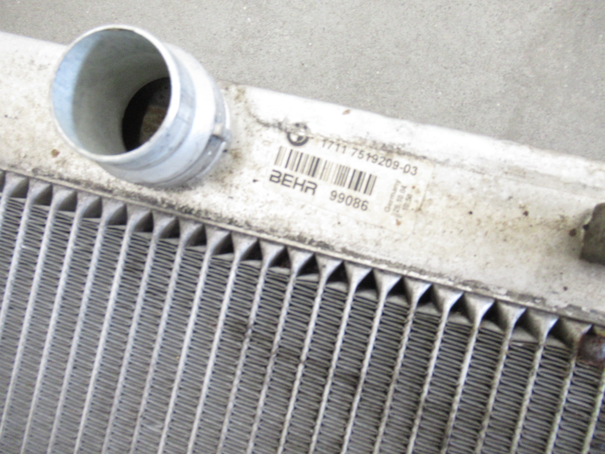 chladič vody BMW E60 E61 E63 E64 E65 E66 M54 N52 N53 N62 benzín