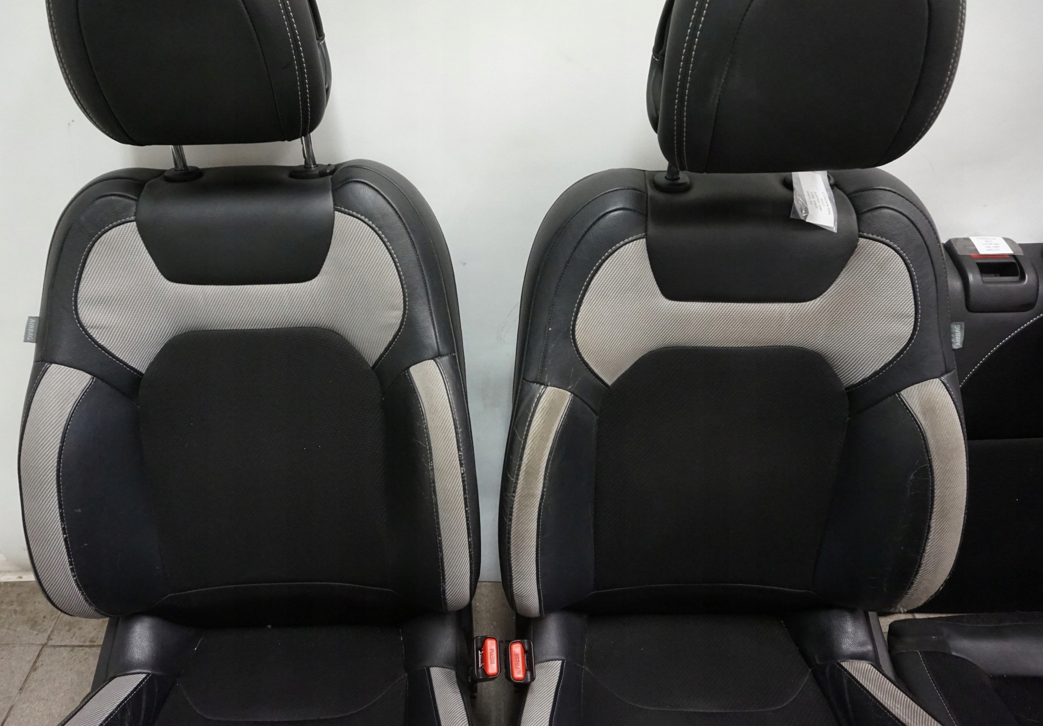 KOMPLET FOTELI KANAPA CITROEN DS4 EUROPA Jakość części (zgodnie z GVO) O - oryginał z logo producenta pojazdu (OE)