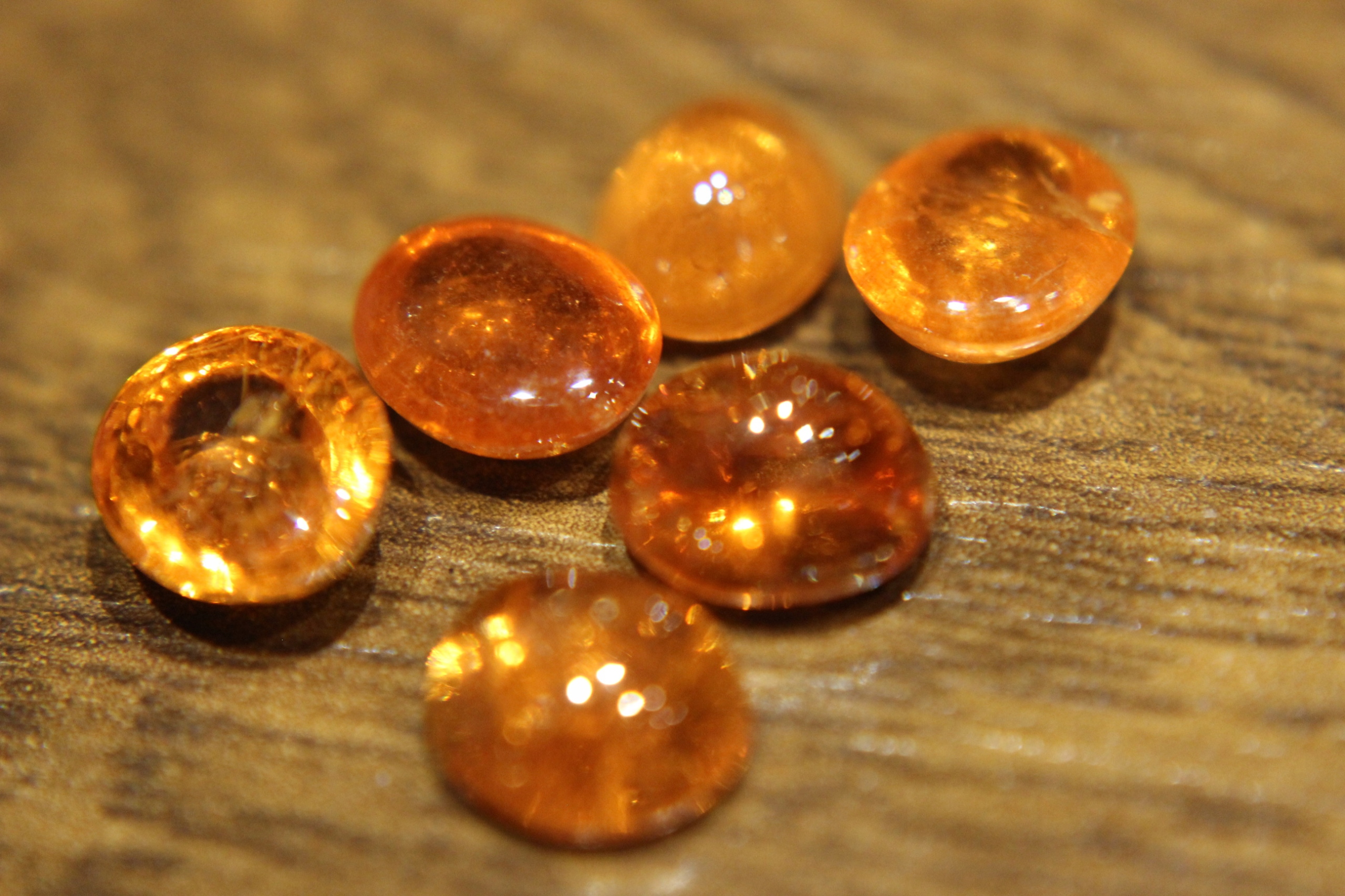 Hessonit přírodní kámen