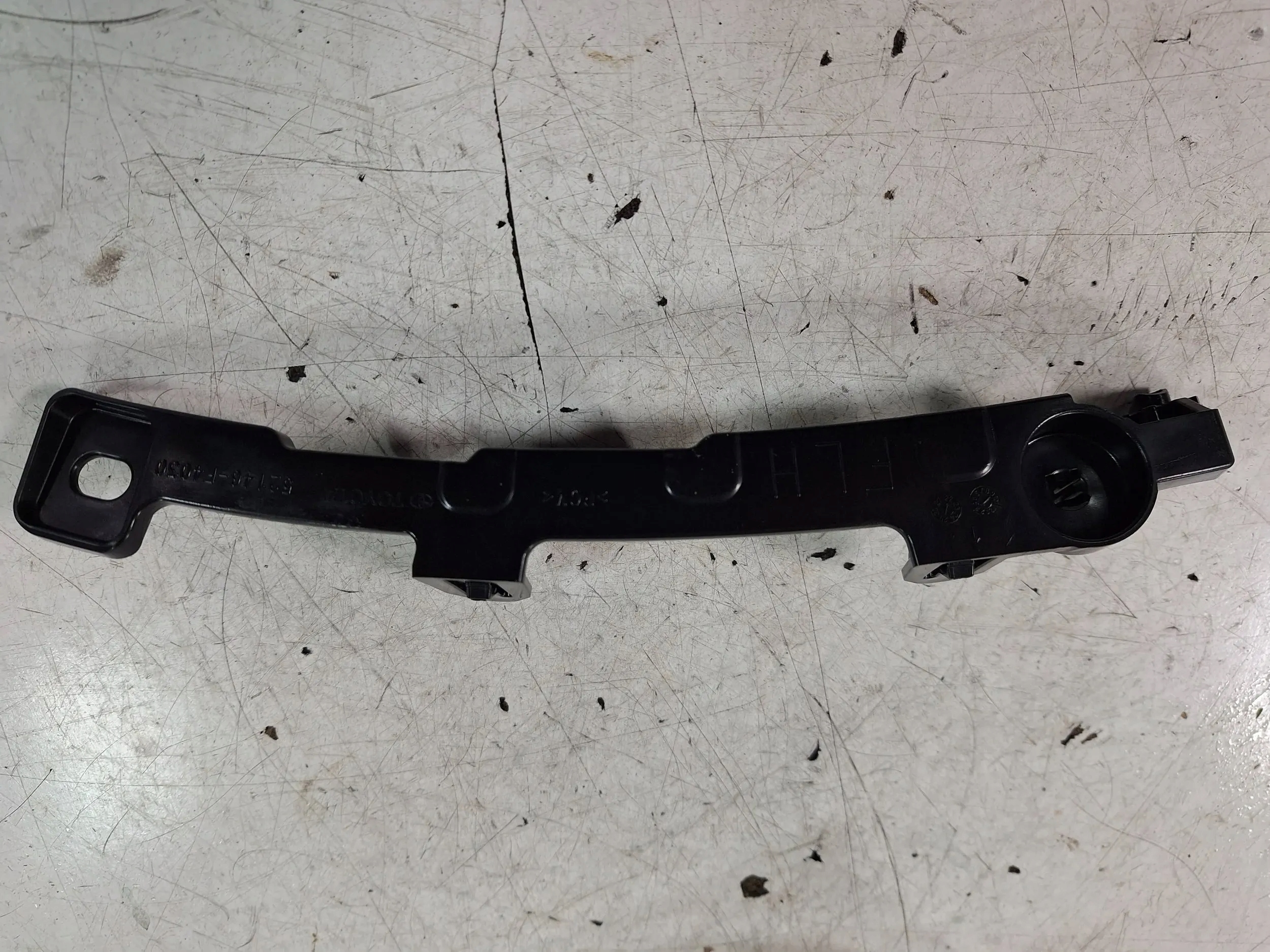 bumper bracket front left 52146-F4030 Toyota C-HR CHR