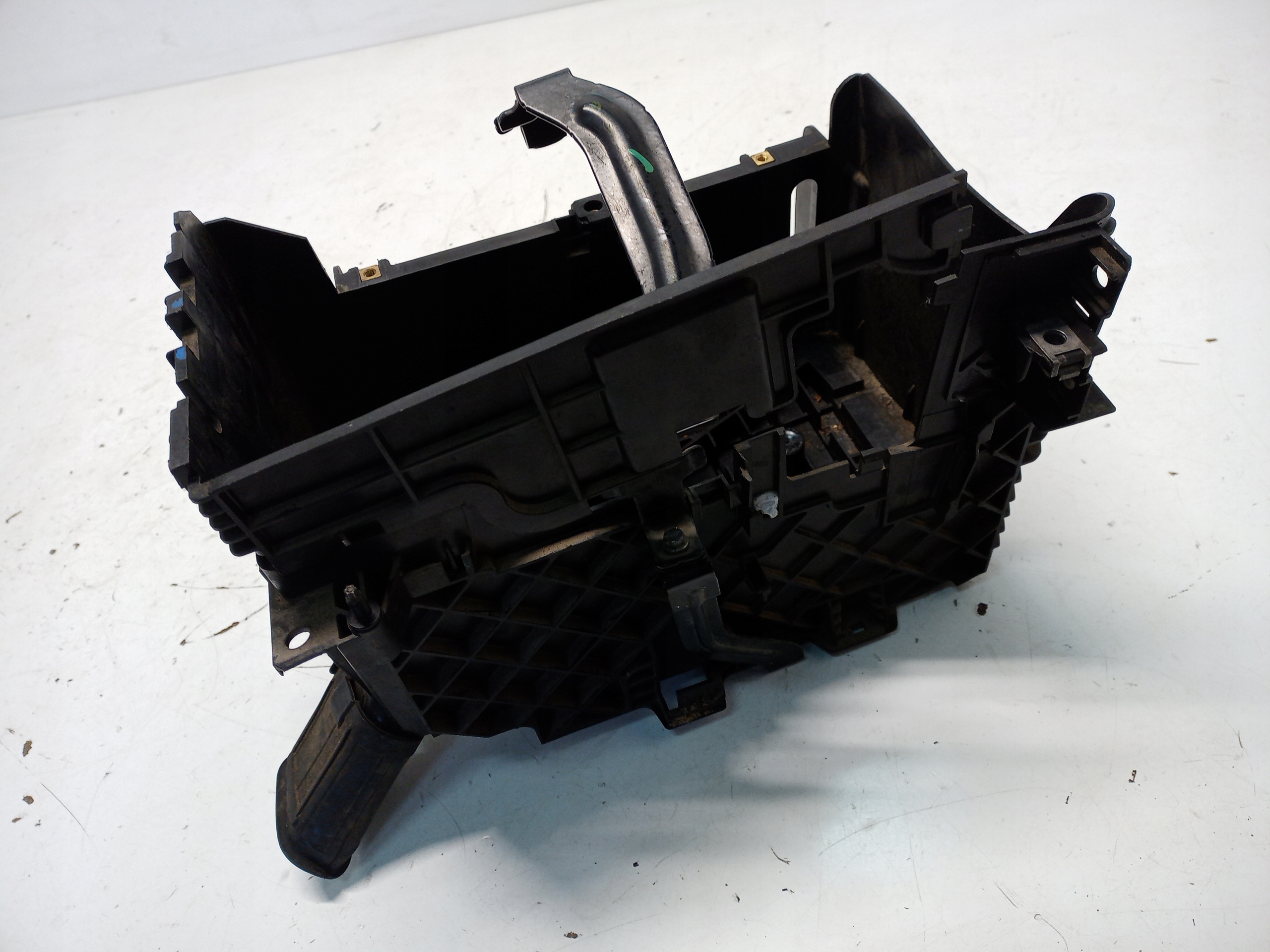 PODSTAWA AKUMULATORA TRAFIC III VIVARO B Numer katalogowy części T06009A180