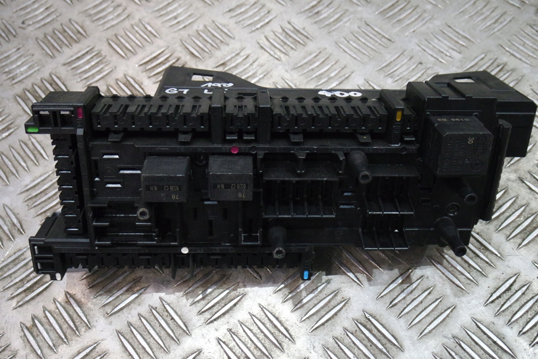 SKRZYNKA BEZPIECZNIKÓW MERCEDES W190 GT AMG