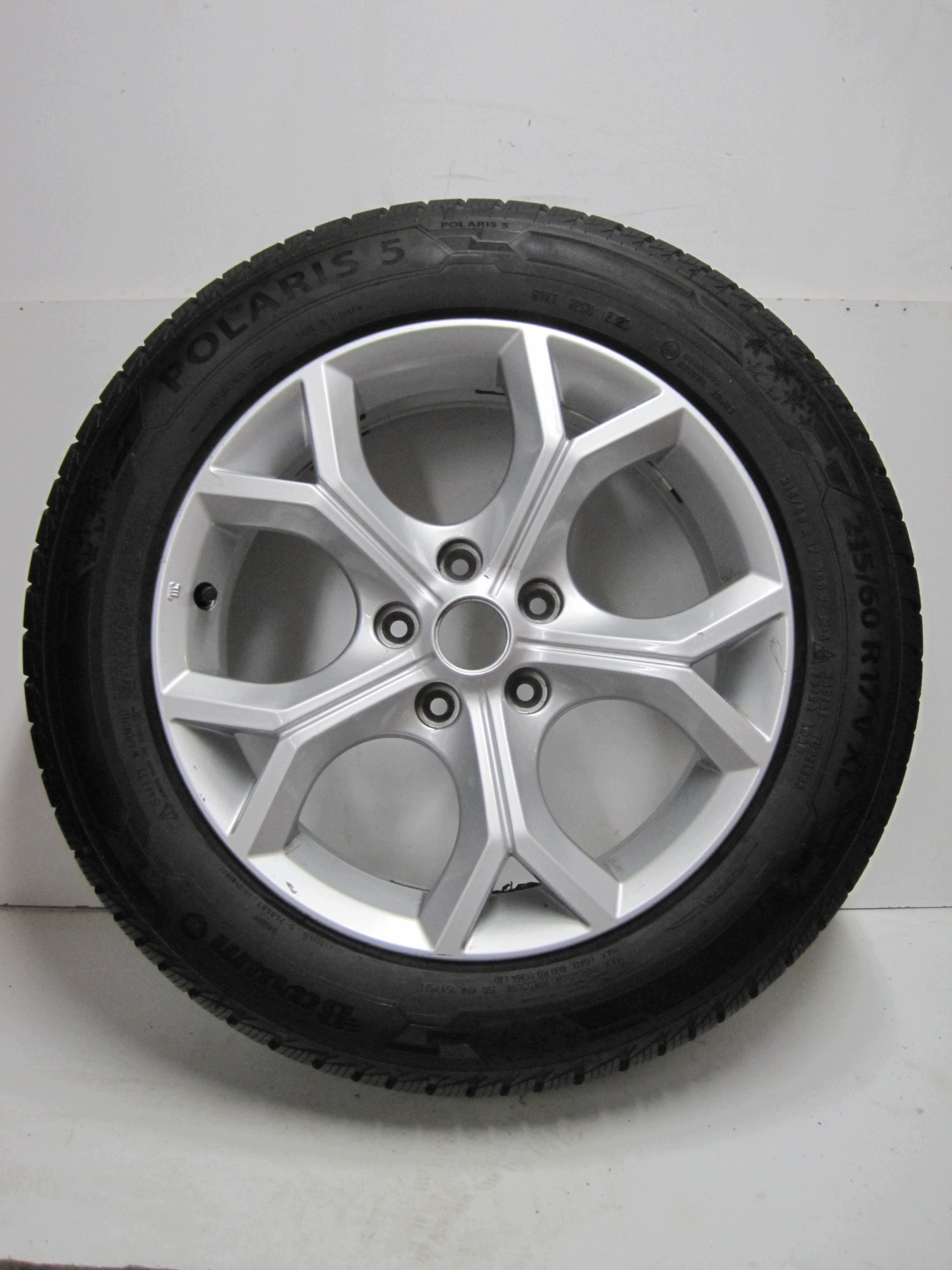 wheels discs tyres Nissan Juke R17 8mm