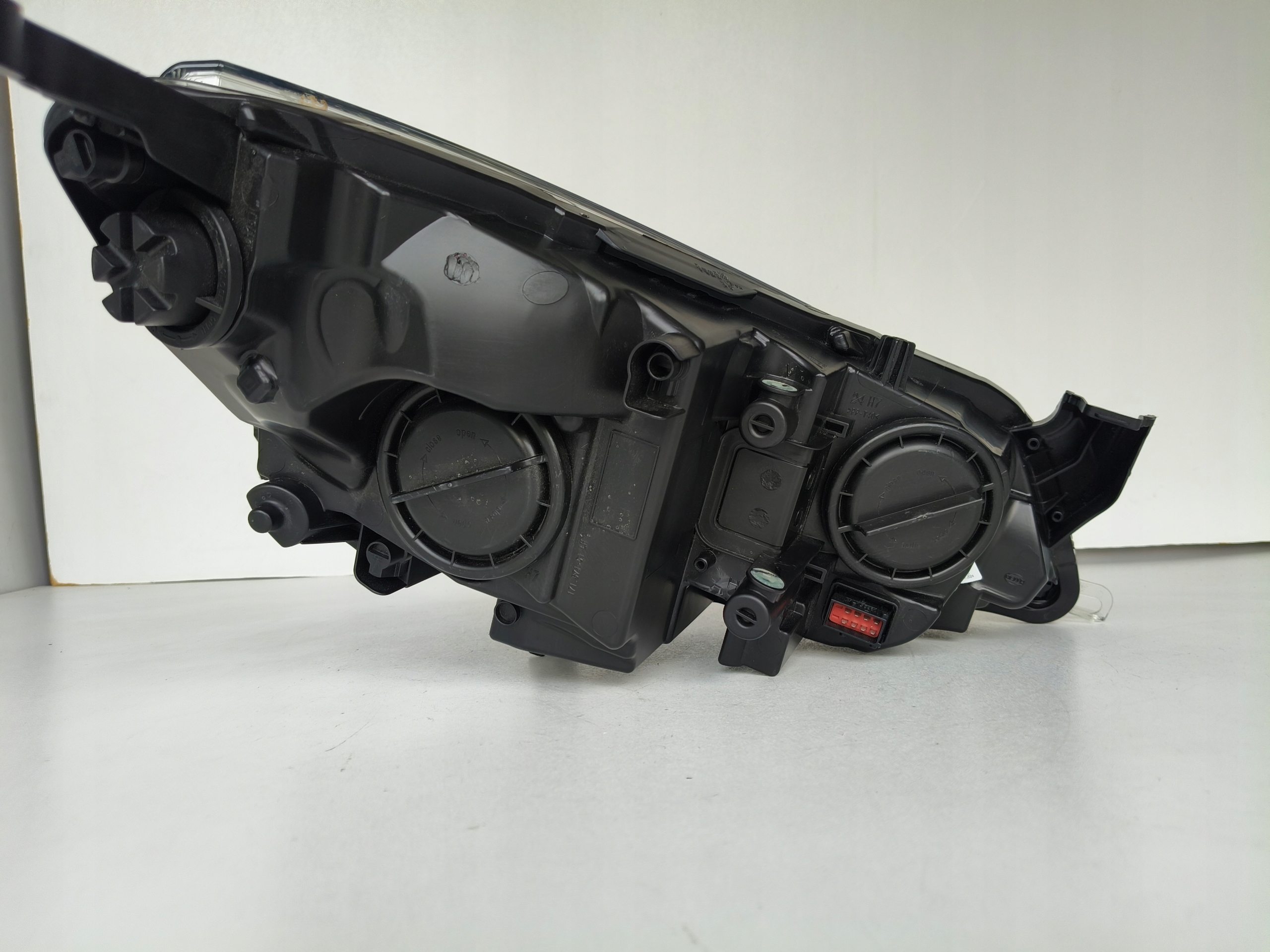 NO-WA- light left REFLEKTOR OPEL ASTRA IV J 09- CIEMNA