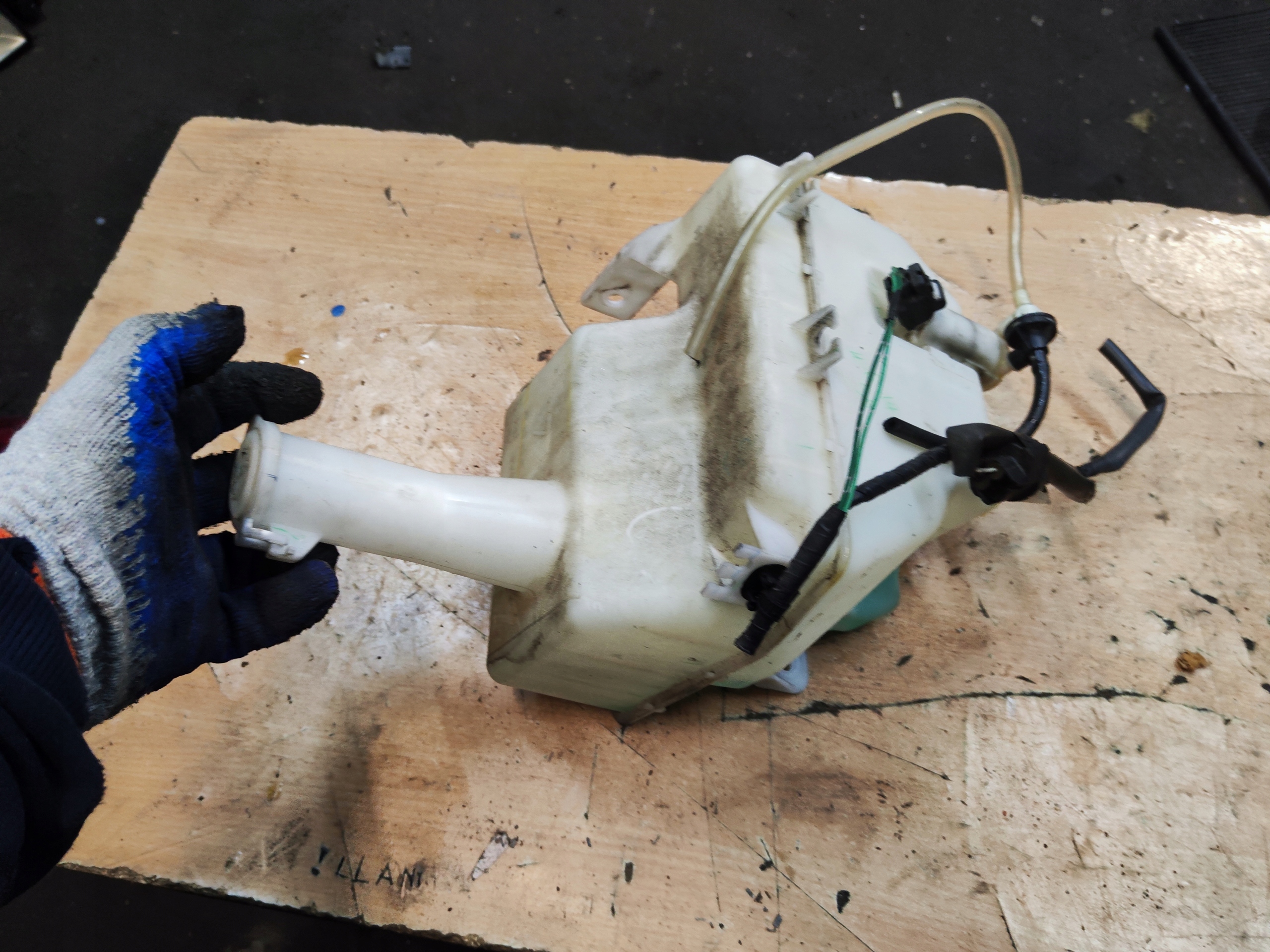 mitsubishi Space Star II бачок омывателя