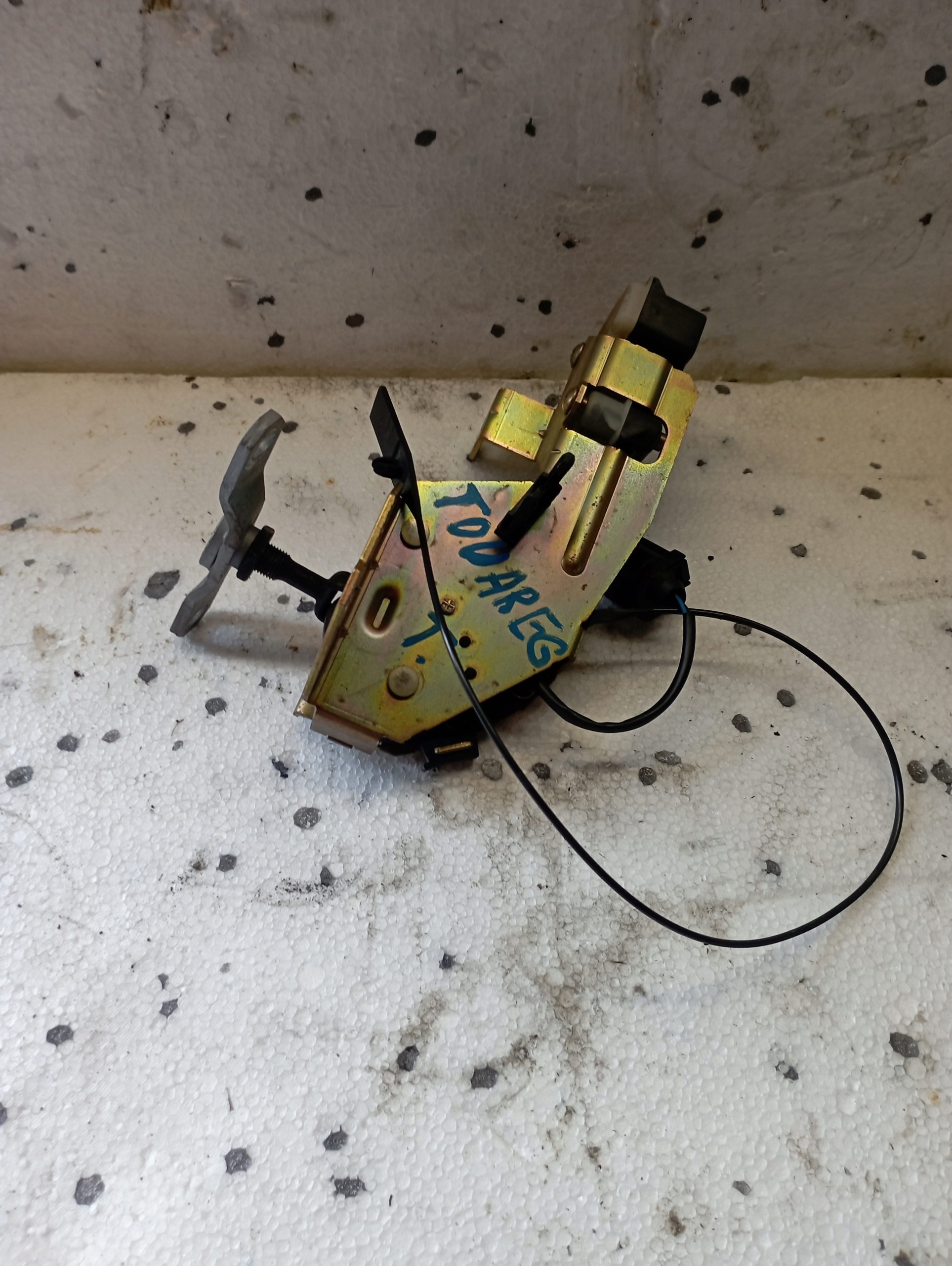 lock damper bonnet rear part Volkswagen Touareg