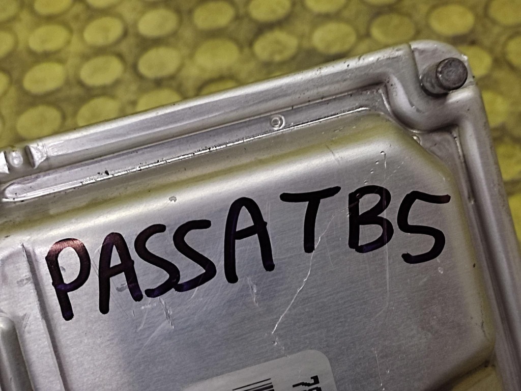 VW PASSAT B5 Centralina Motore 0281010943
