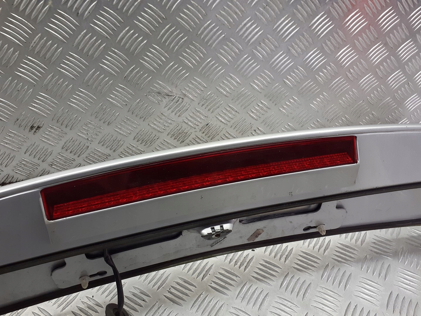 SPOILER LOTKA KLAPY TYLNEJ SEAT LEON I LS7N 1M6827933D Kolor srebrny