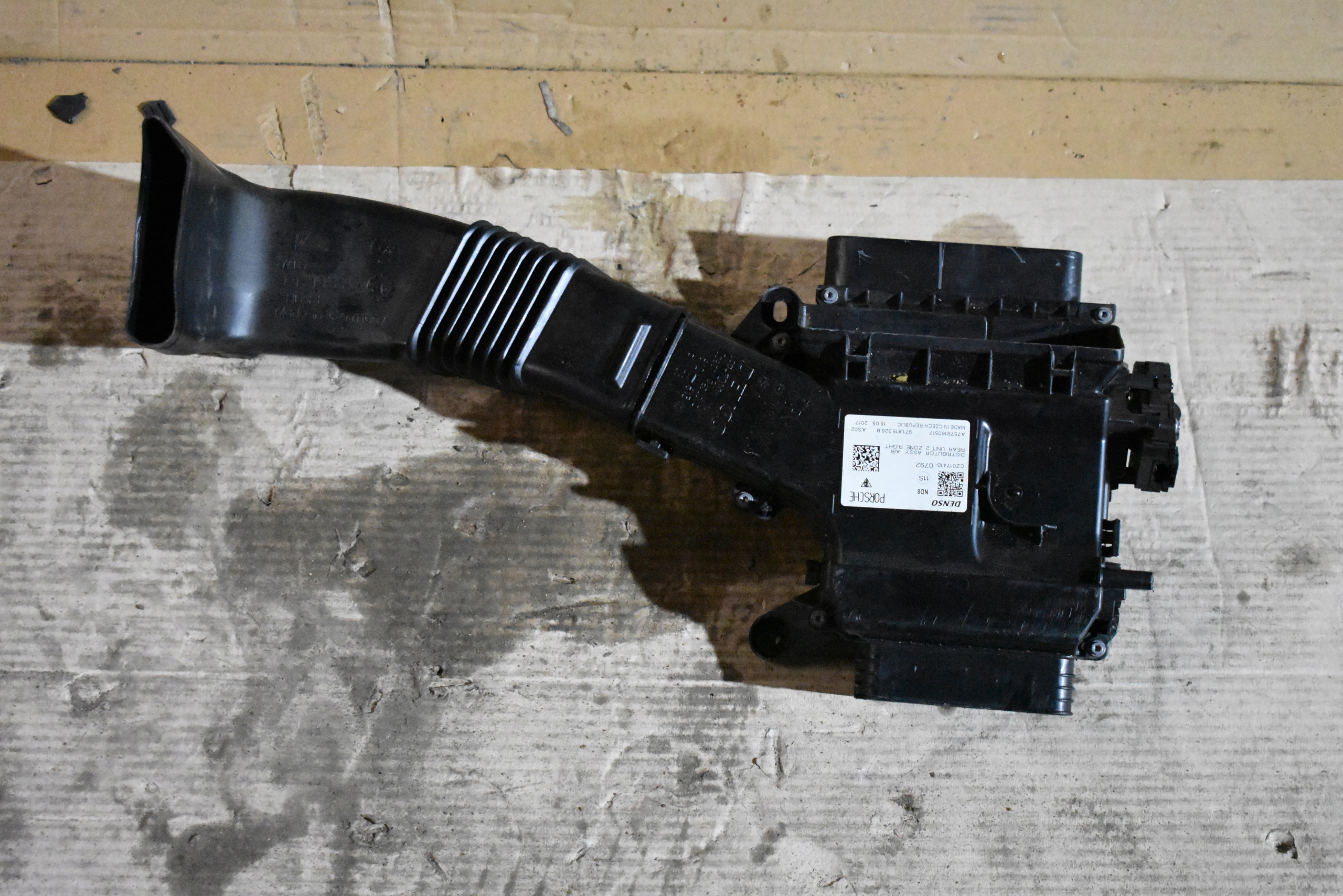IDEALNY drain air left PORSCHE PANAMERA 971 1