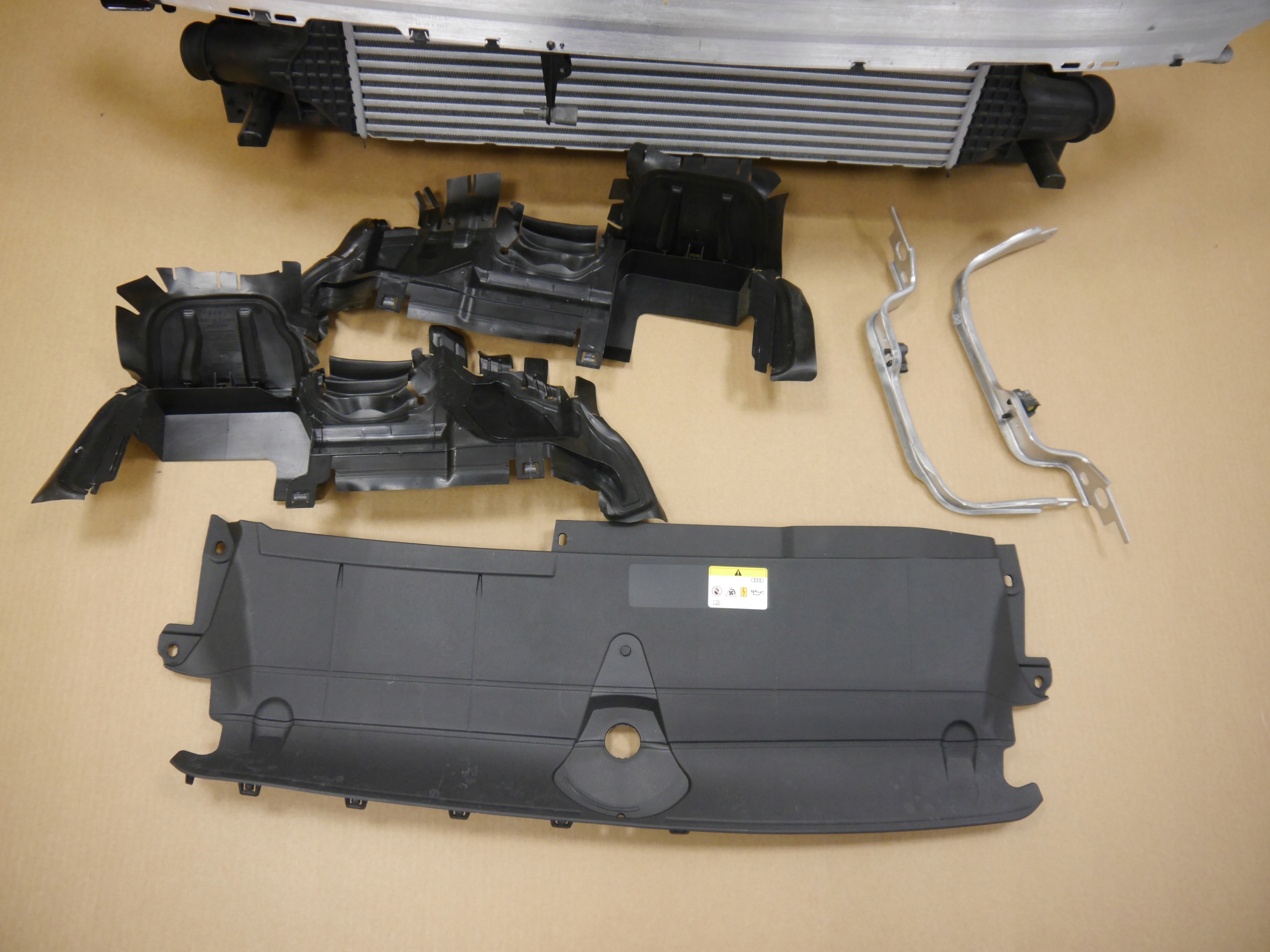 AUDI A6 C8 A7 4K PAS PRZEDNI CHŁODNICE 2.0 TFSI Typ samochodu Samochody osobowe