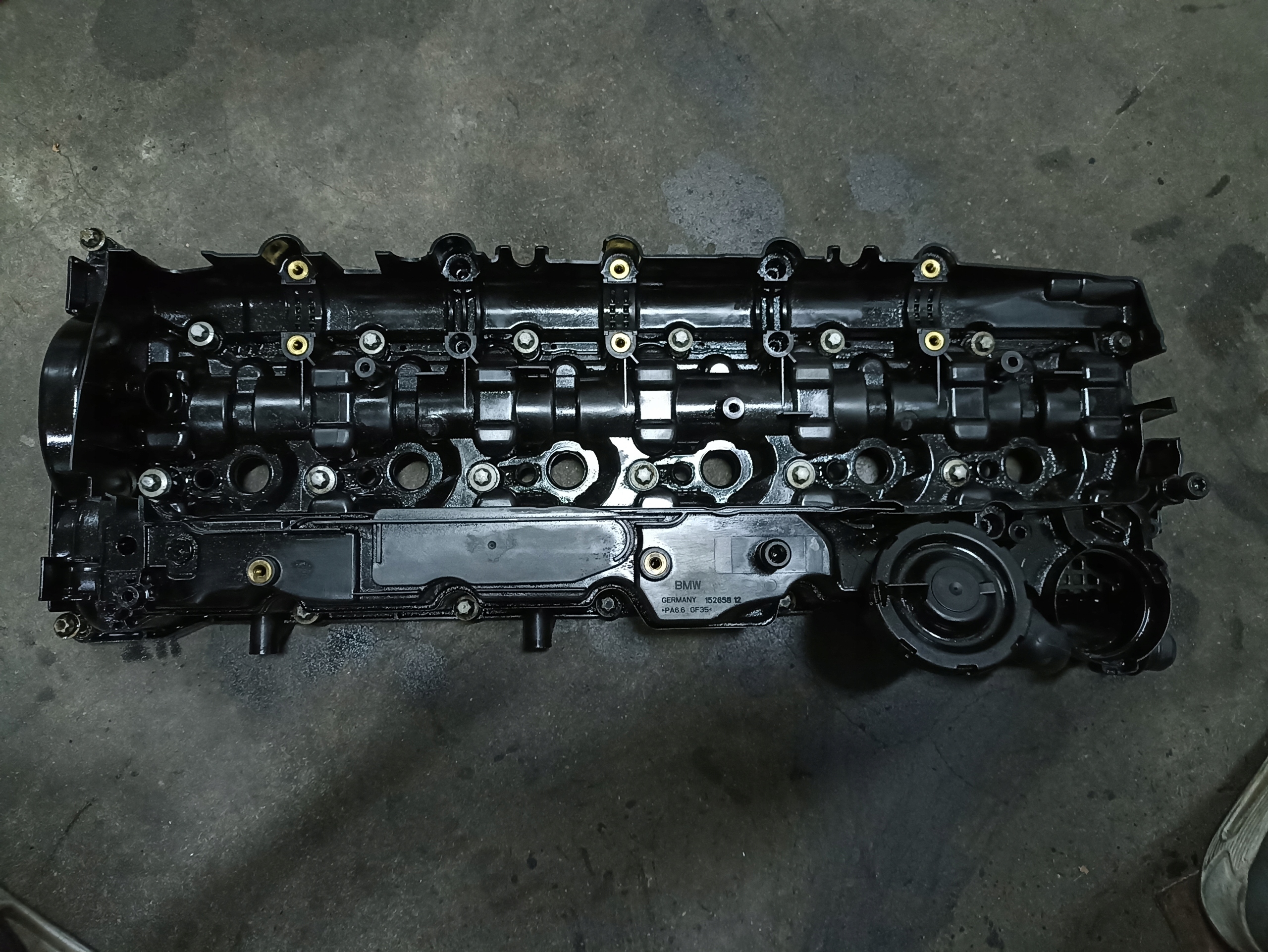 POKRYWA ZAWORÓW BMW 5 F10