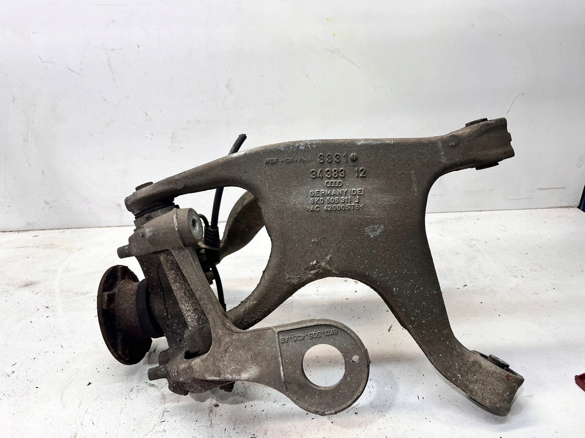 swing left rear part AUDI A4 B8 A5 8K0505311J 8K0505435AB