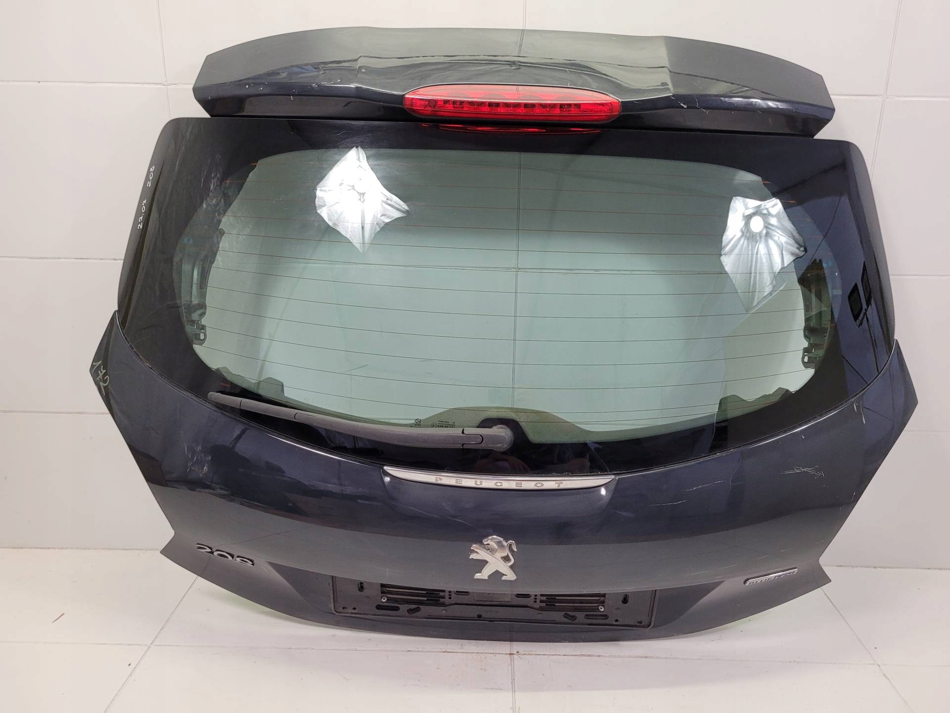 rear trunk door boot Peugeot 208 2015