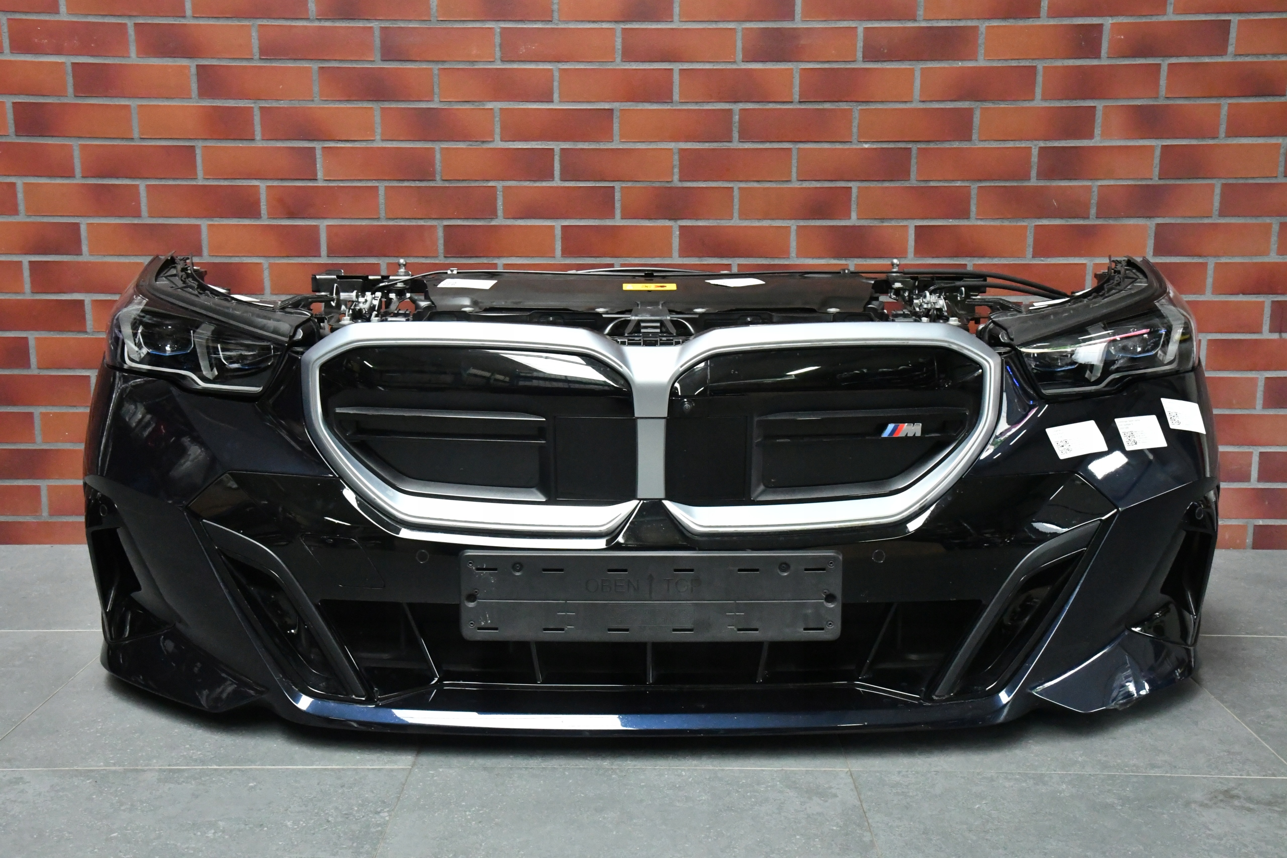 front panel, wall radiator bumper lights LED BMW i5 M60 m-packet DEMONTAZ