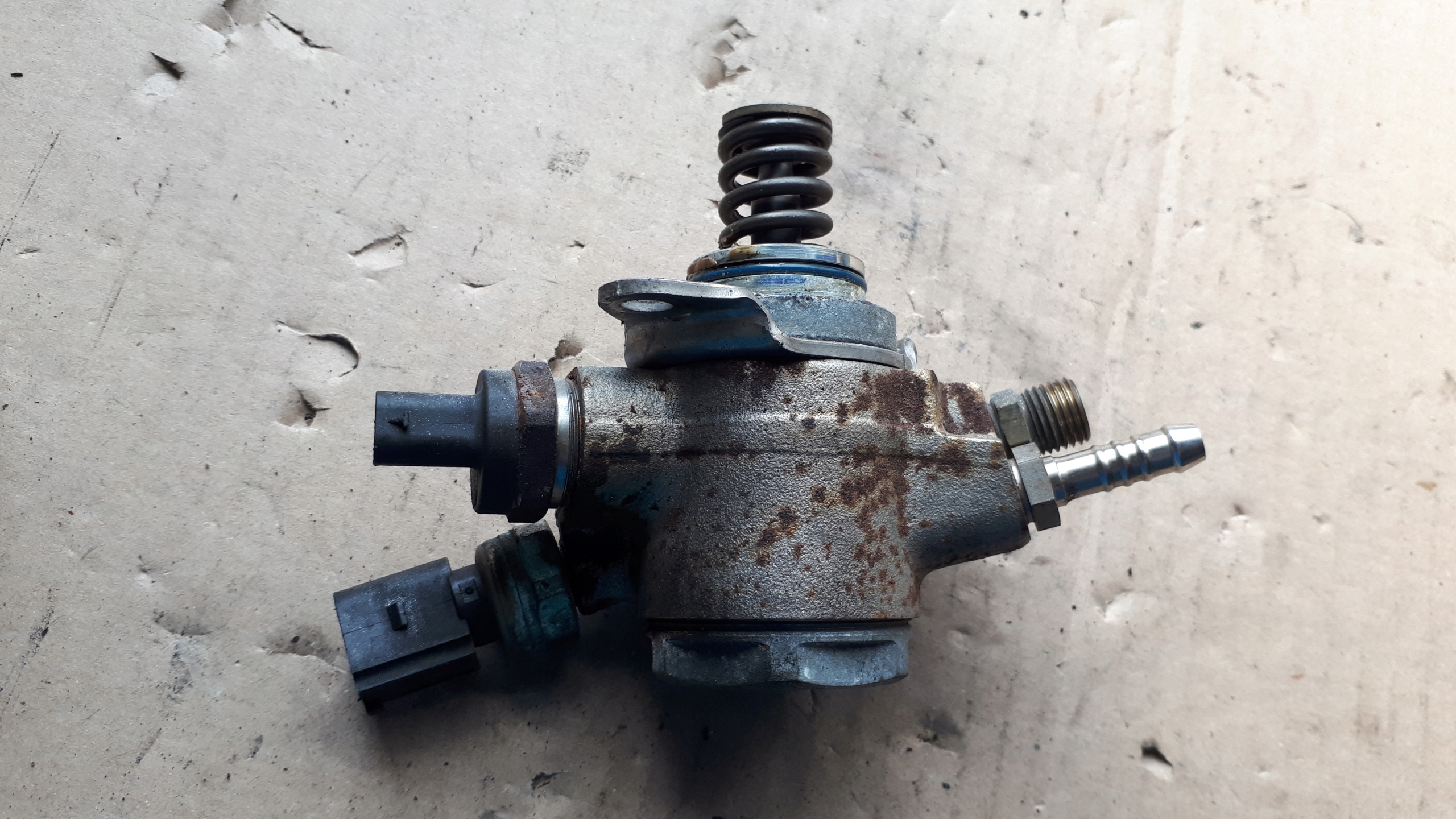 A6 C7 4G pumpa goriva 07L127026J 3.0 TFSI S4 B8
