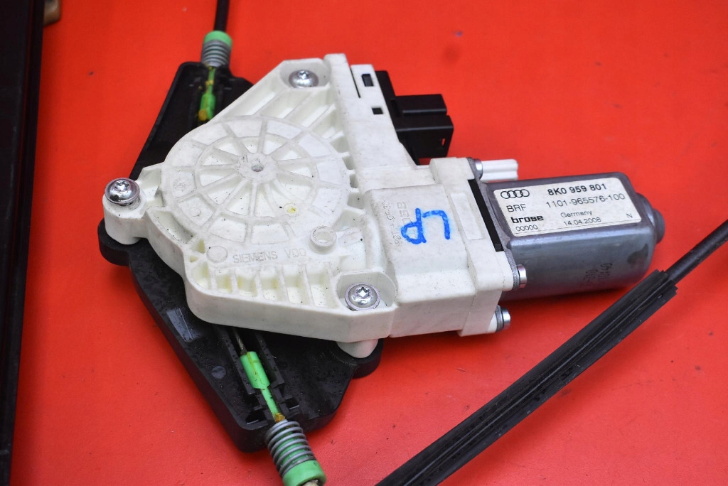window regulator left front EU 8K0959801 AUDI A4 B8 KOMBI 07-11