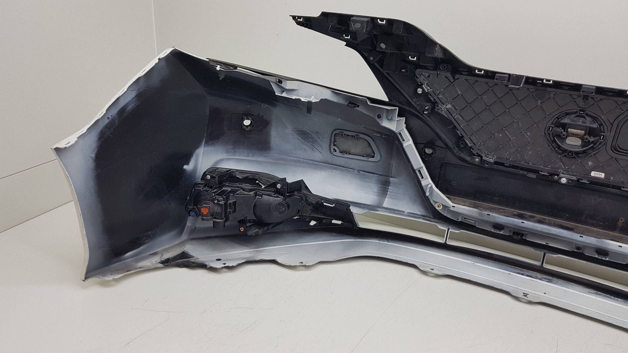 NISSAN LEAF II 2017 - bumper front 62022-5SH0H